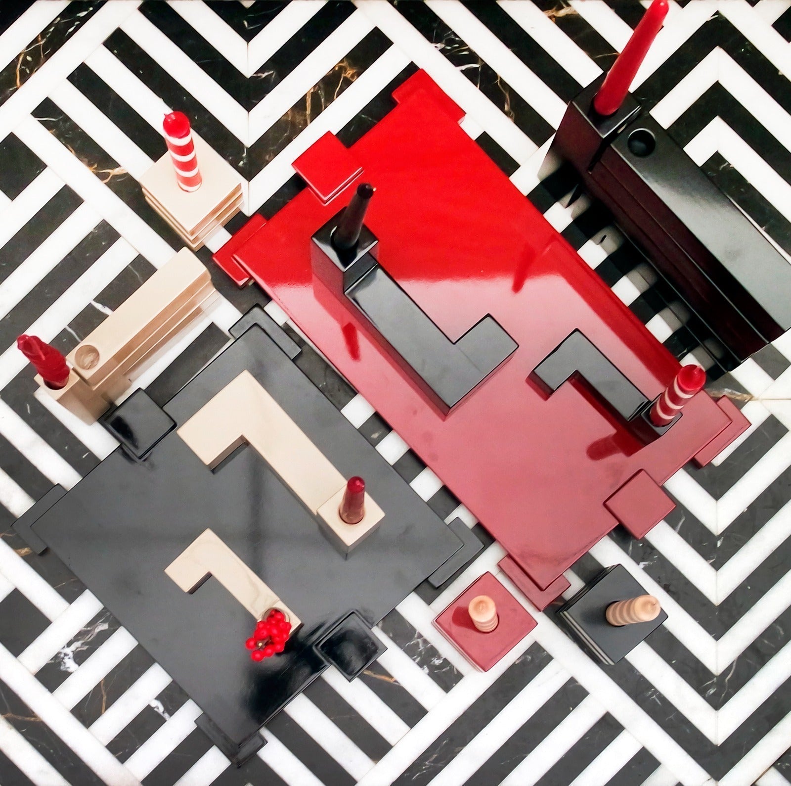 DE STIJL CANDLE HOLDER in black Large