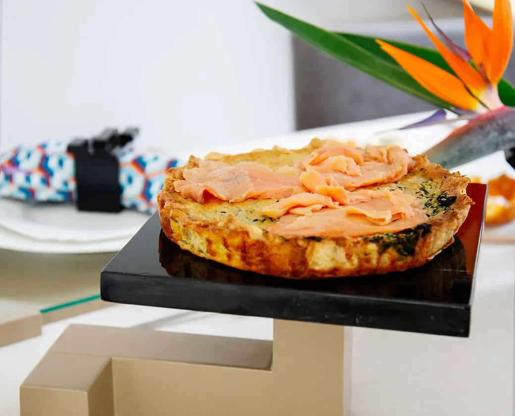 DE STIJL MARBLE CAKE / FOOD STAND