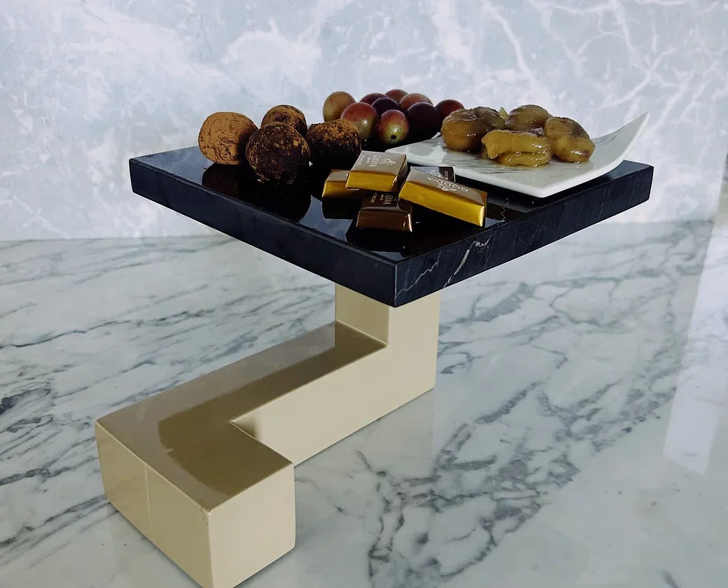 DE STIJL MARBLE CAKE / FOOD STAND