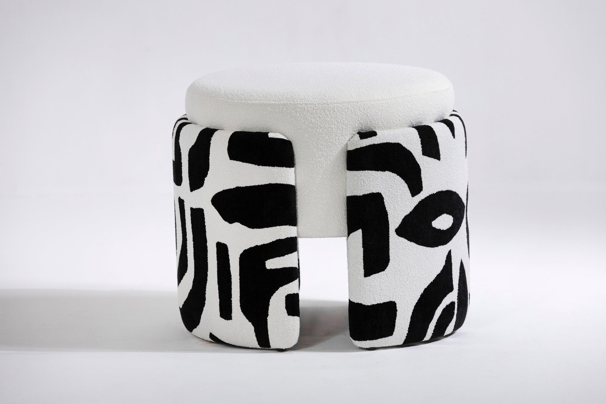 Graphica Bukle Kumaş Desenli Puf