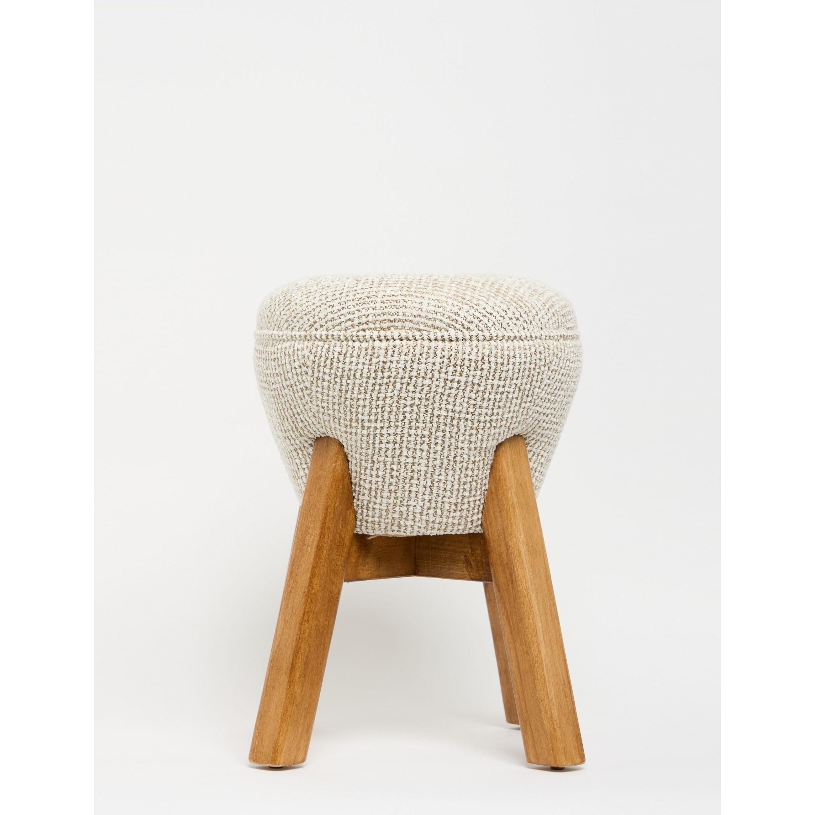 Hermod Ahşap Ayaklı Puf