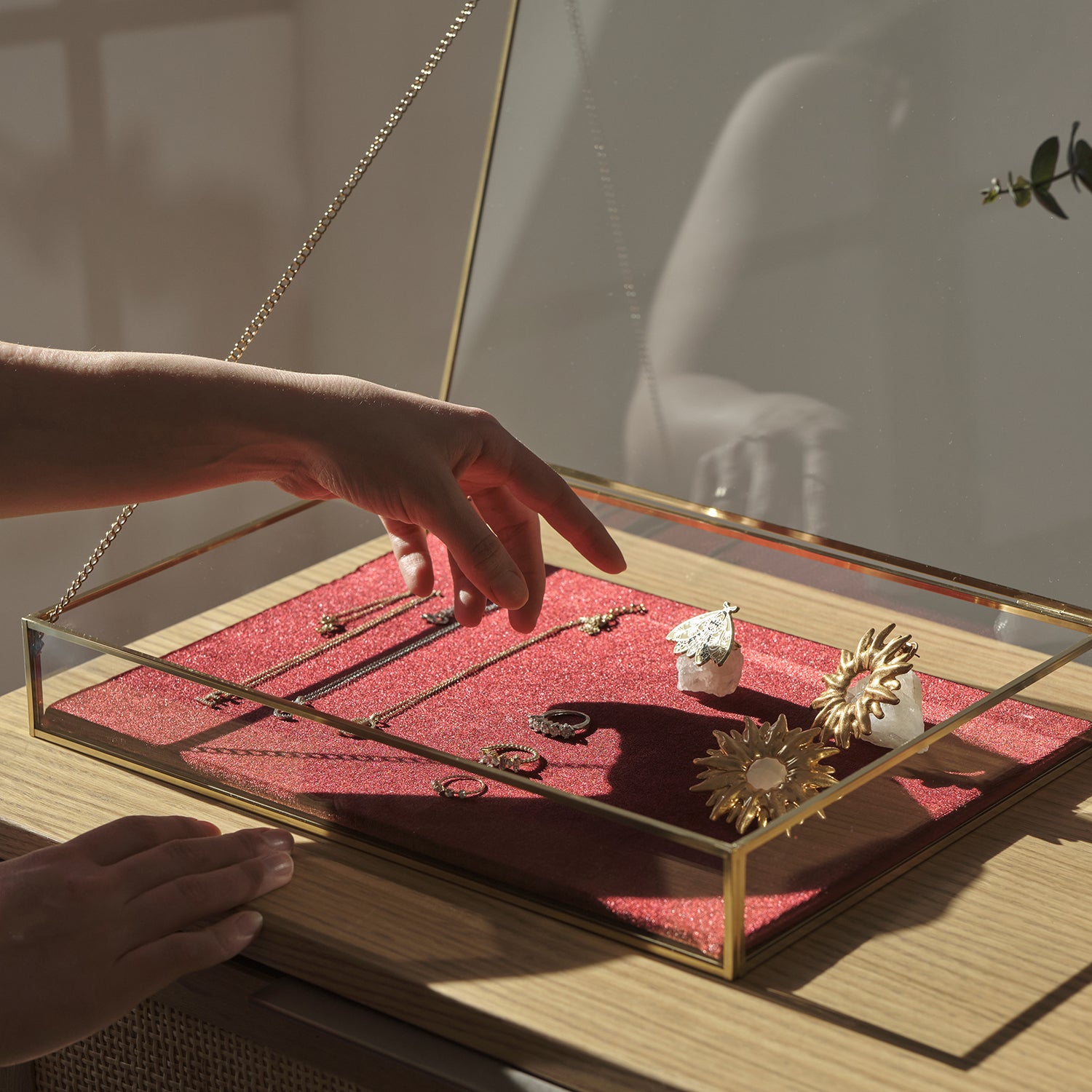 Kadife Tabanlı, Cam Takı Kutusu