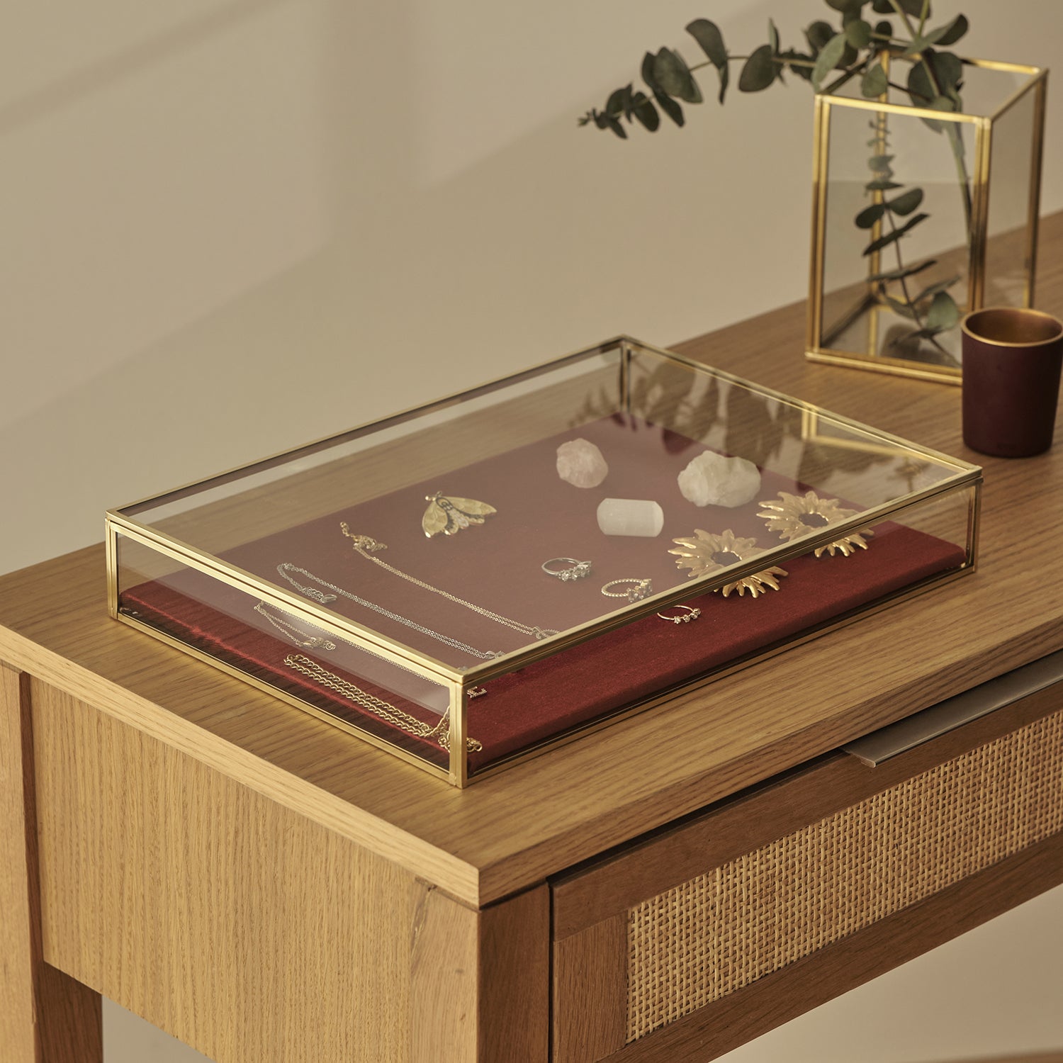 Kadife Tabanlı, Cam Takı Kutusu