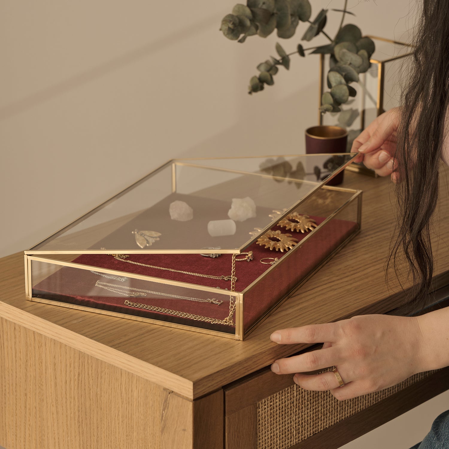 Kadife Tabanlı, Cam Takı Kutusu