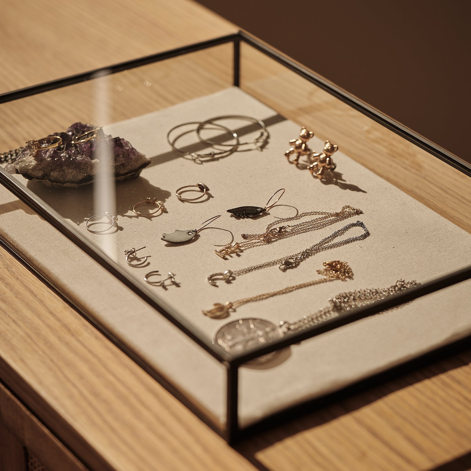 Keten Tabanlı, Cam Takı Kutusu