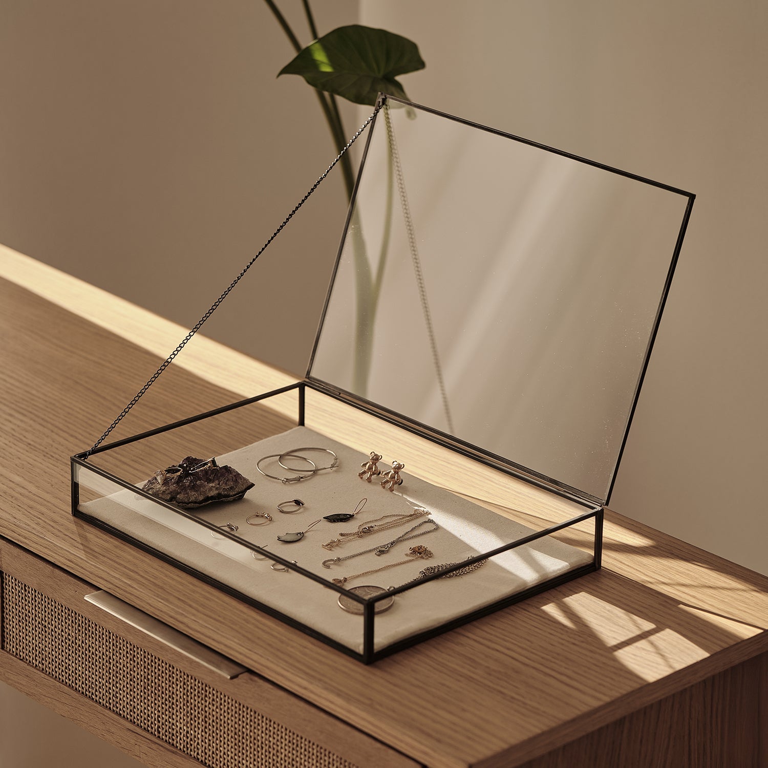 Keten Tabanlı, Cam Takı Kutusu