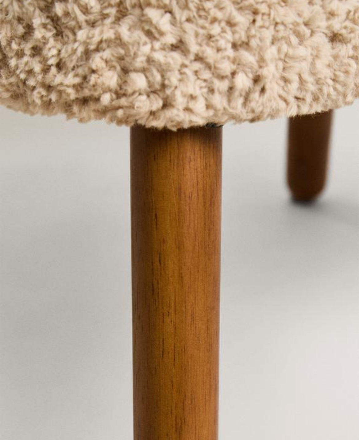 Kıvırcık Peluş Ayuk Taburesi