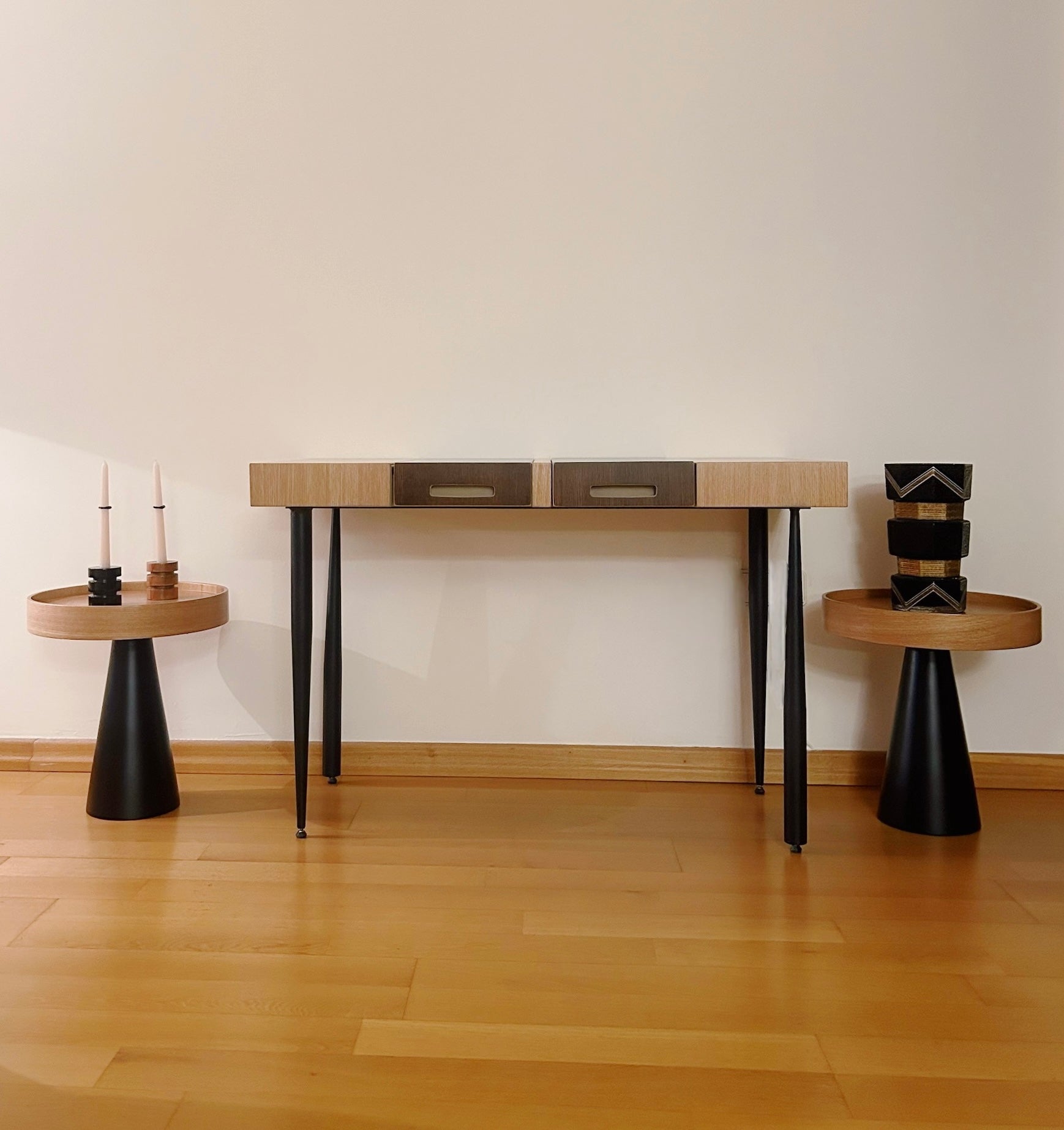 ÖTE TABLE in Oak & Walnut