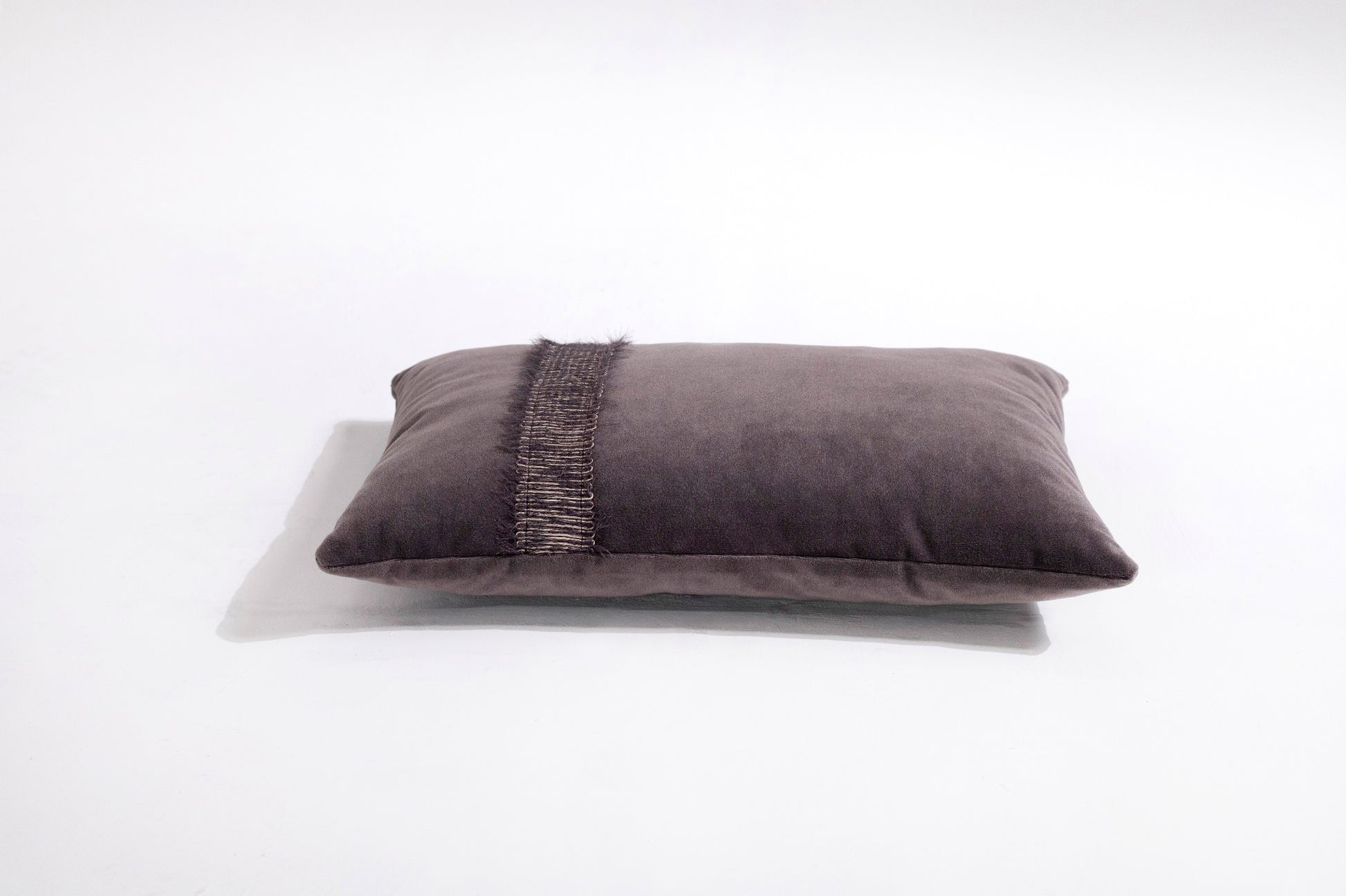 Şerit Detaylı Antrasit Kadife Kırlent