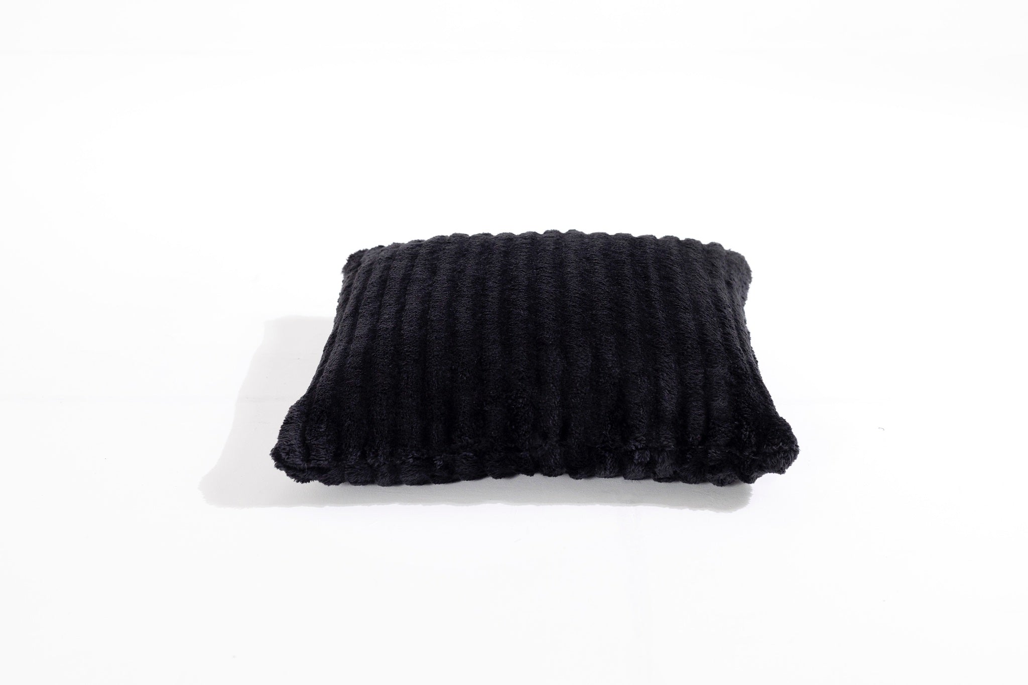 Şerit Detaylı Siyah Kırlent