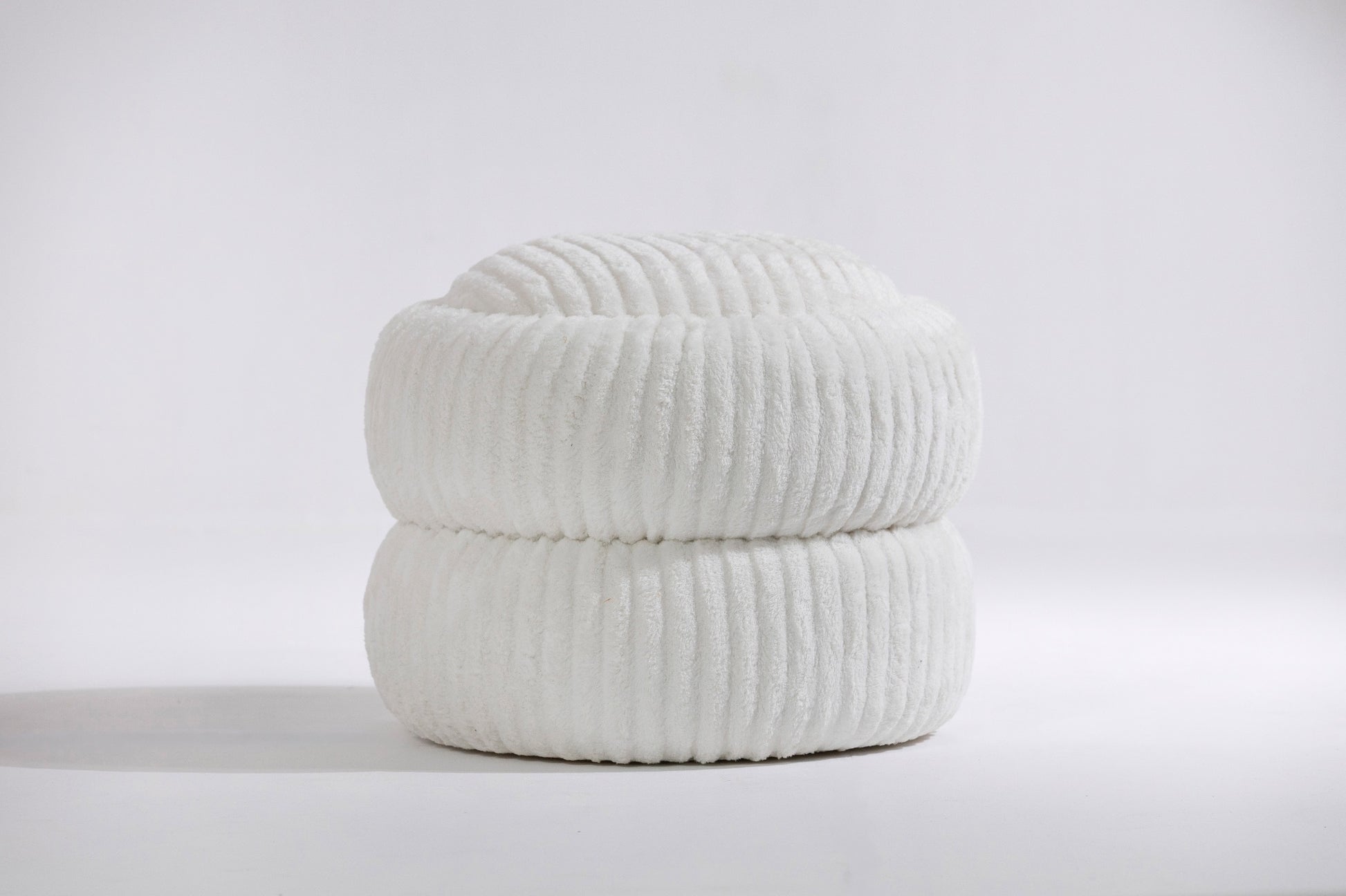 Strato Beyaz Şerit Detaylı Yuvarlak Puf