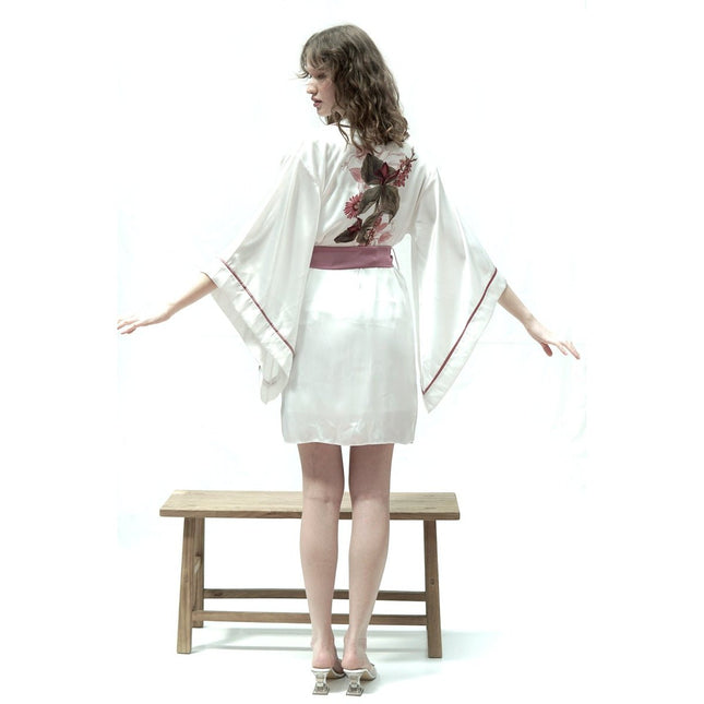 Mita Concept - İpeksi Beyaz Gül Kurusu Biyeli Yarasa Kol Kimono - Sabahlık