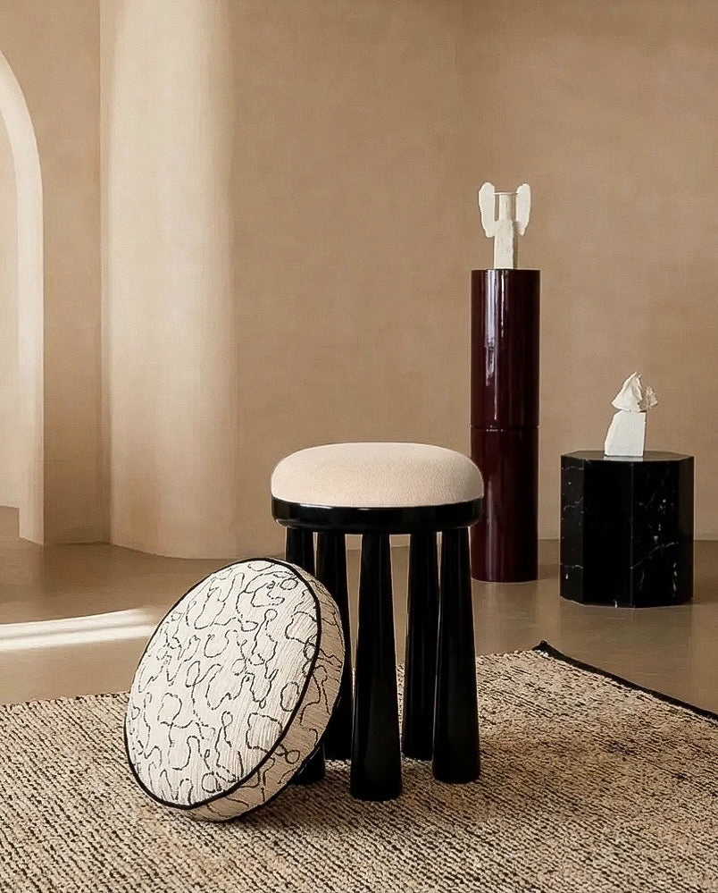 Dalga Desenli Siyah Beyaz Yuvarlak Şönil Kırlent