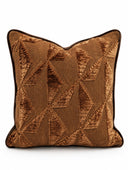Geometrik Desenli Jakarlı Bronz Kırlent