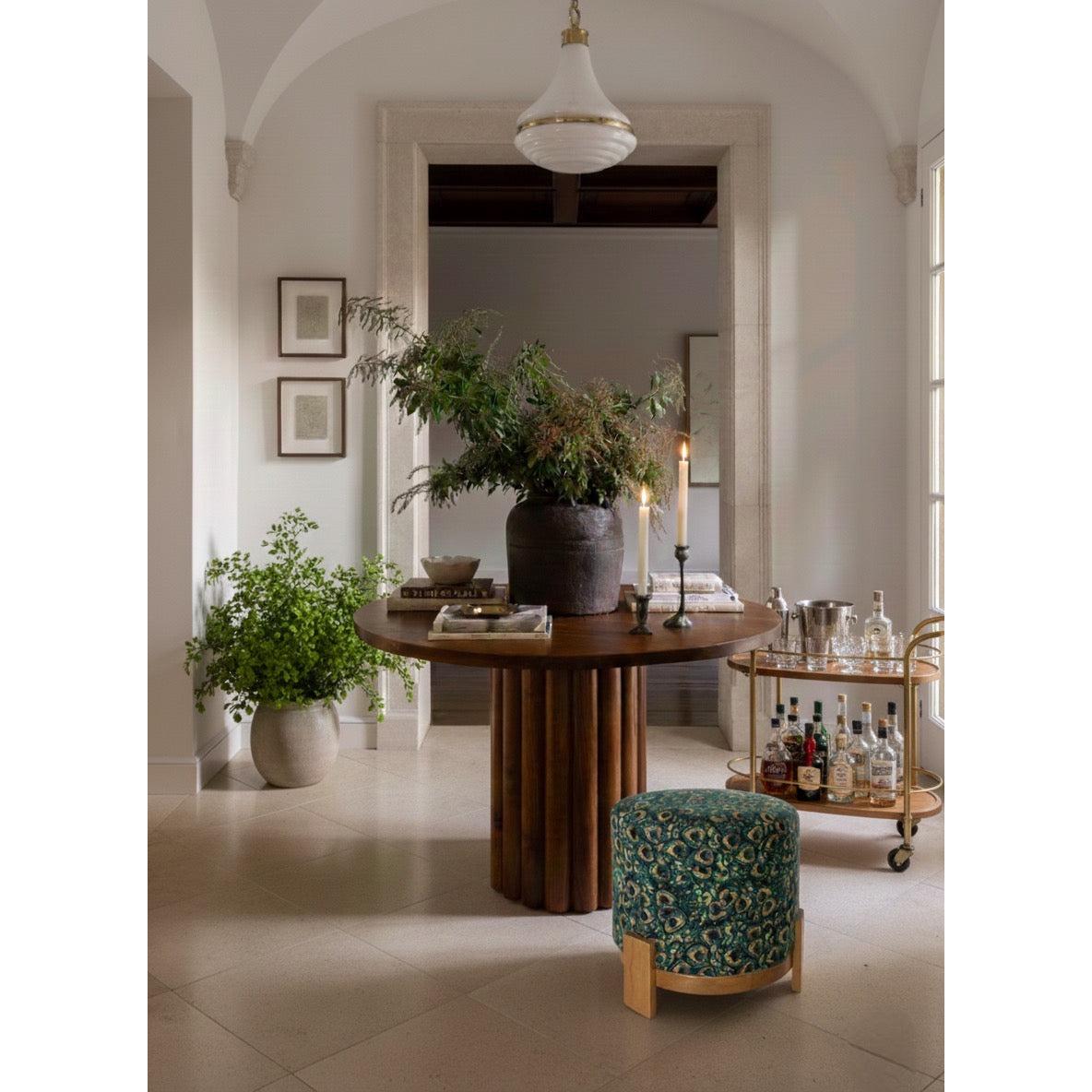 Argos Tavus Kuşu Desenli Ahşap Ayaklı Puf