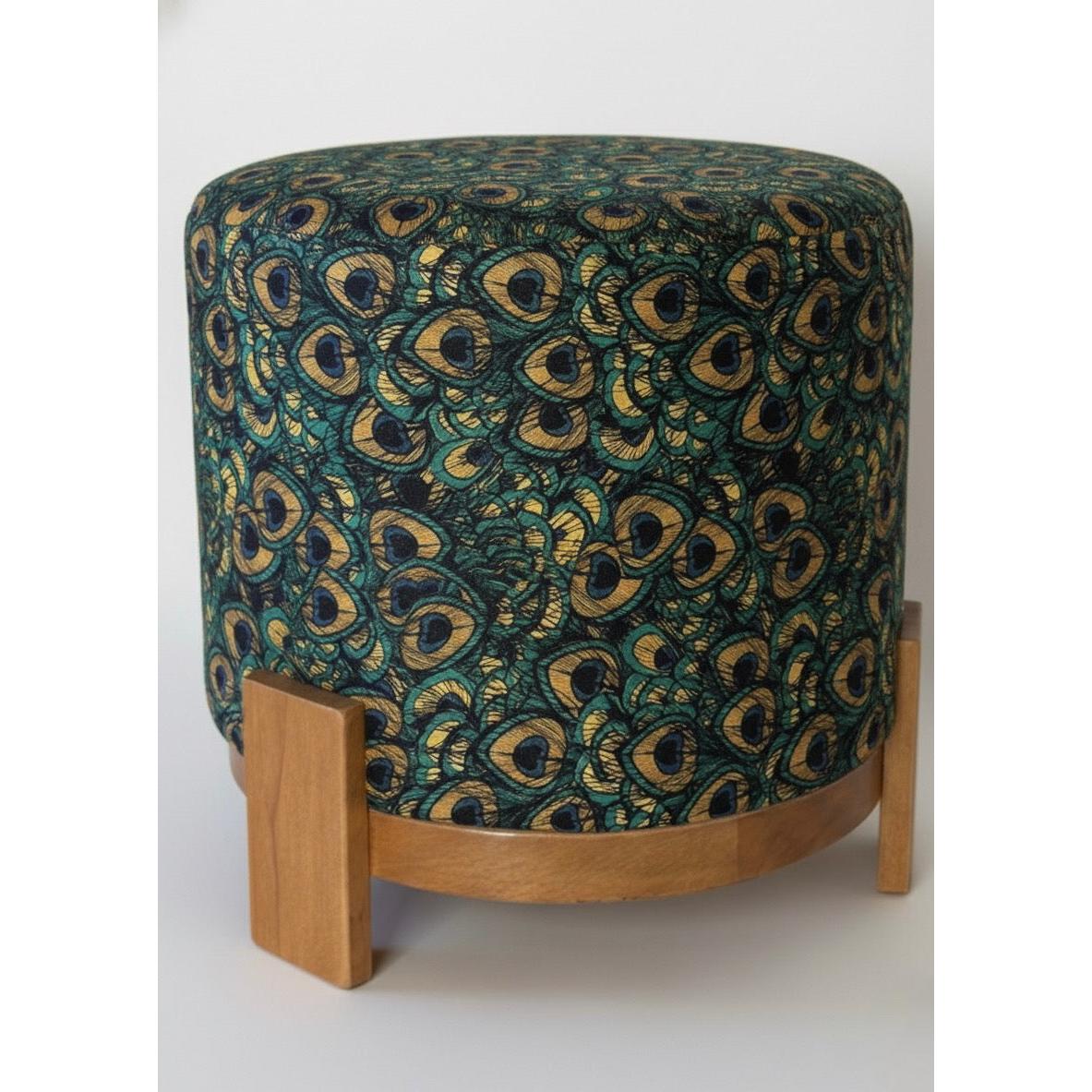 Argos Tavus Kuşu Desenli Ahşap Ayaklı Puf