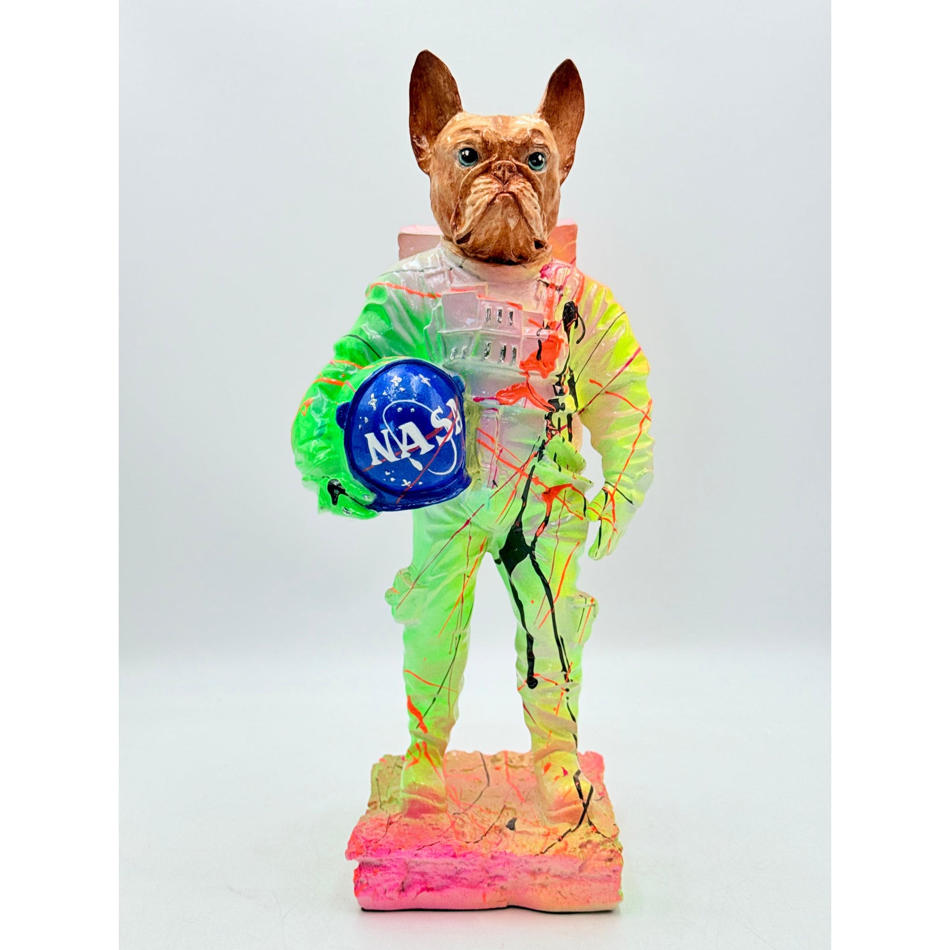 Astronot Bulldog Heykeli