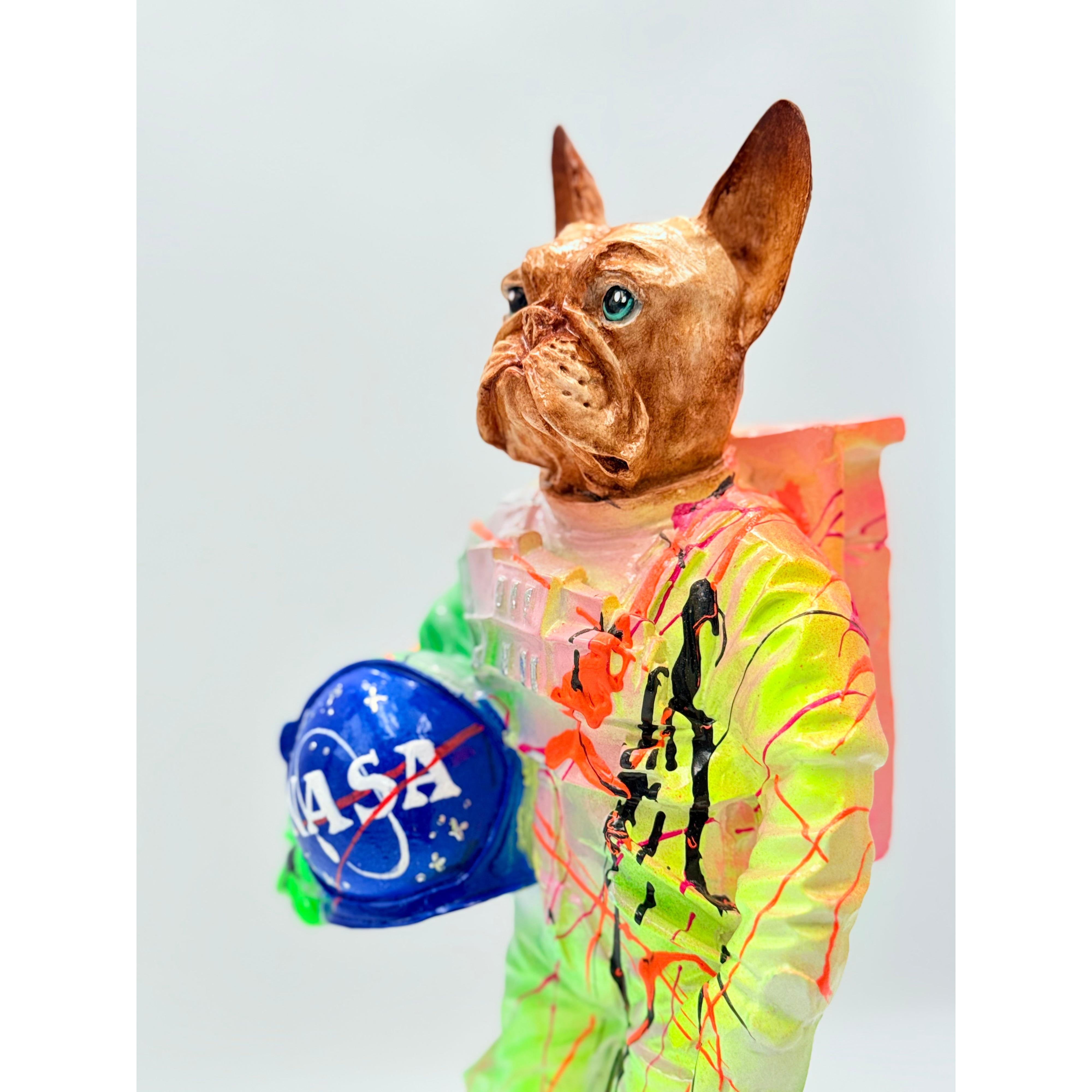 Astronot Bulldog Heykeli