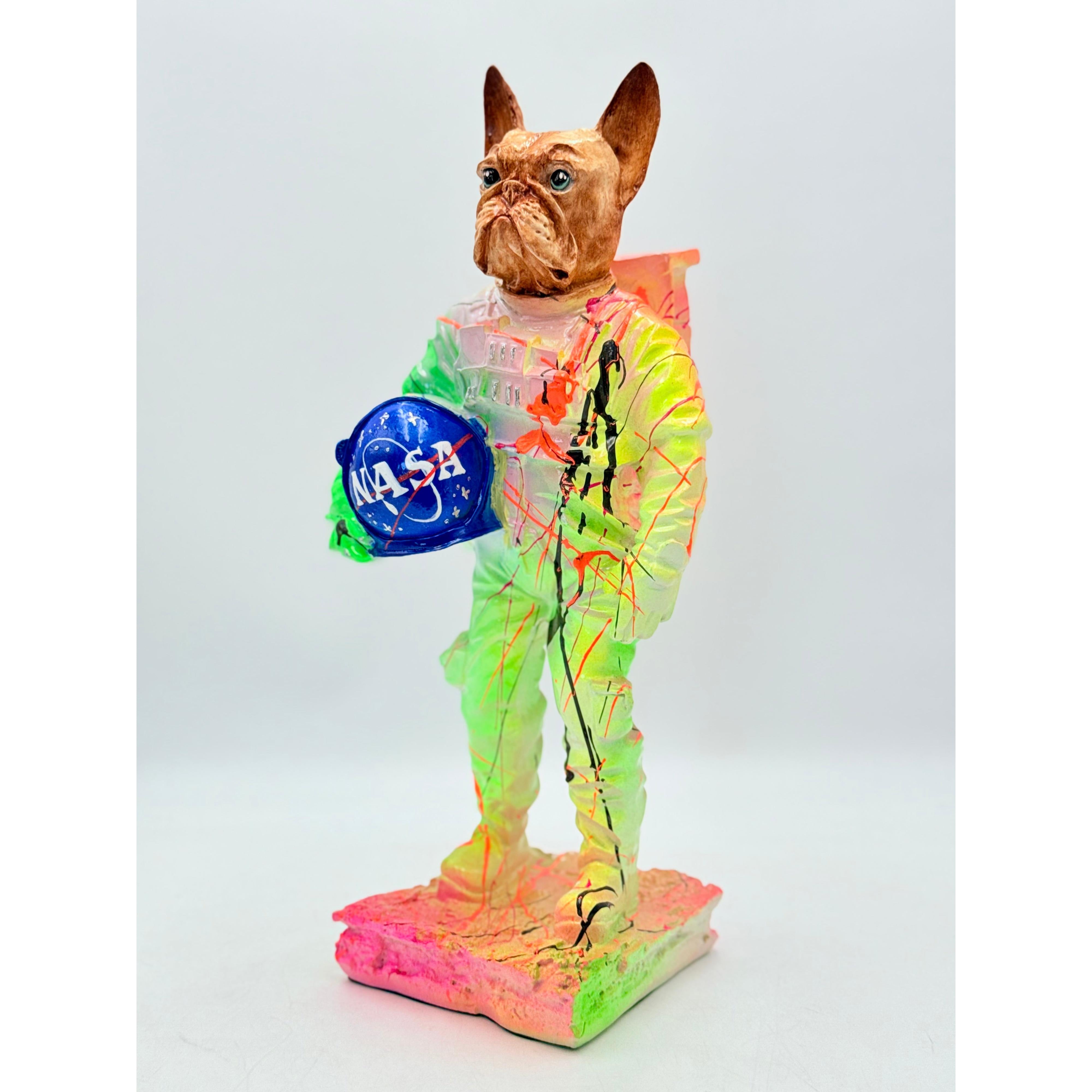 Astronot Bulldog Heykeli