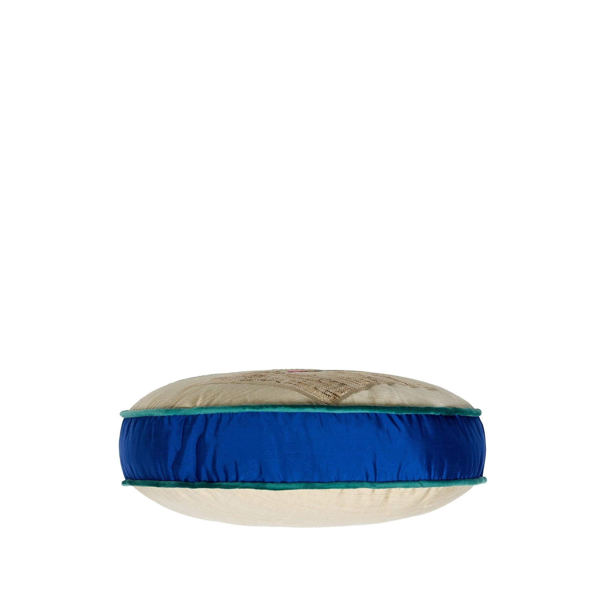 Bej İpek Aplike Ve El Boyaması Detaylı Yuvarlak Kırlent