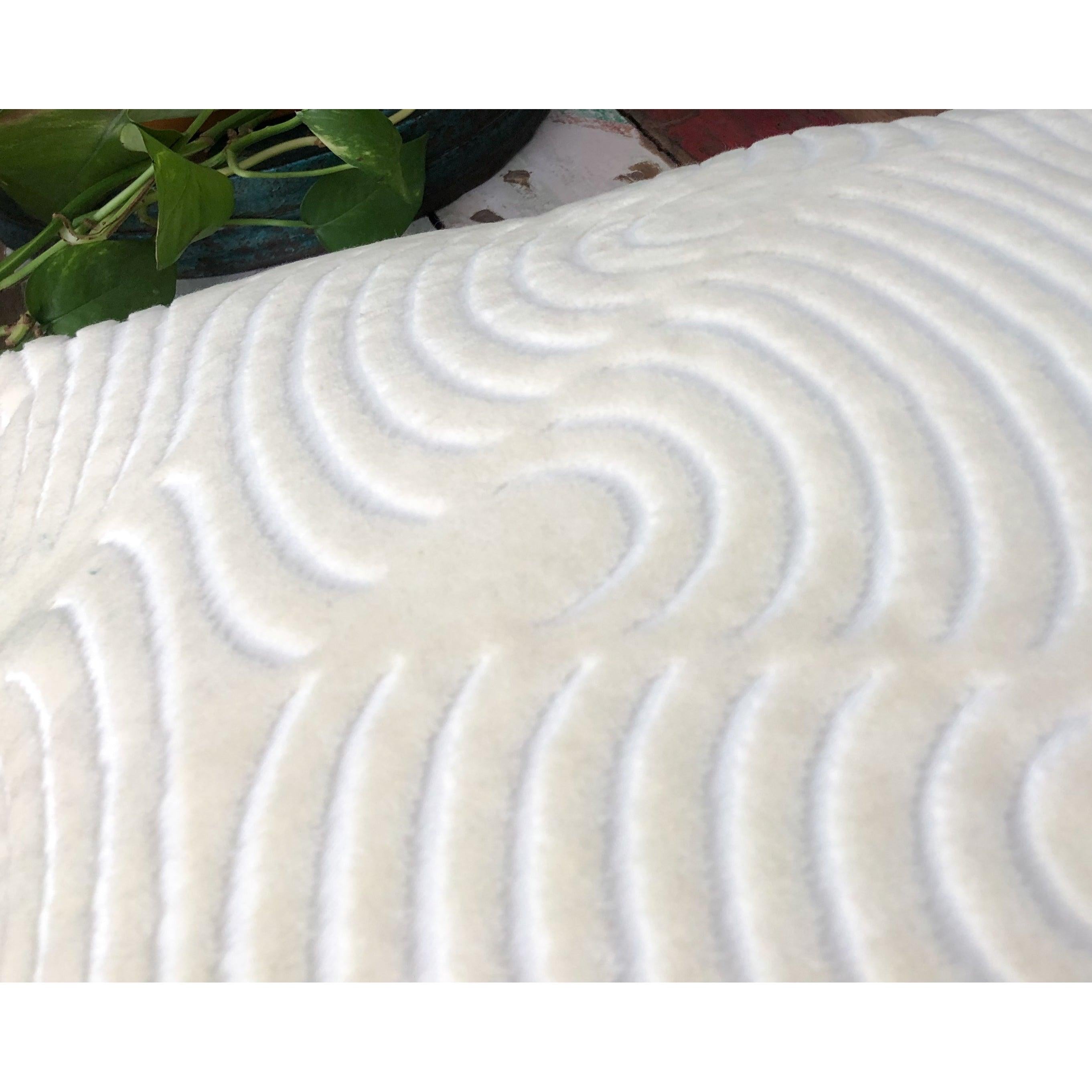 Beyaz Dalgalı Yastık Kılıfı