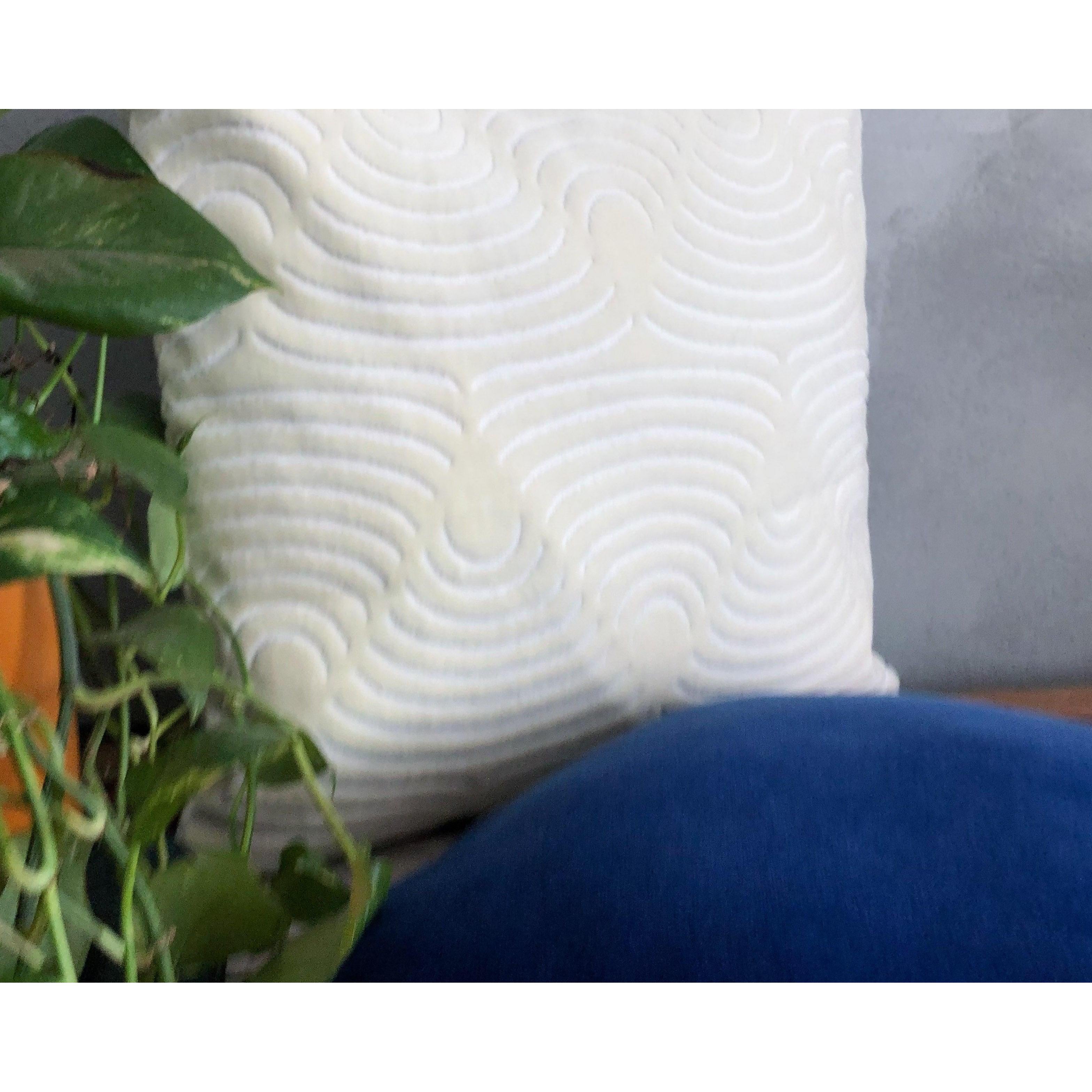 Beyaz Dalgalı Yastık Kılıfı