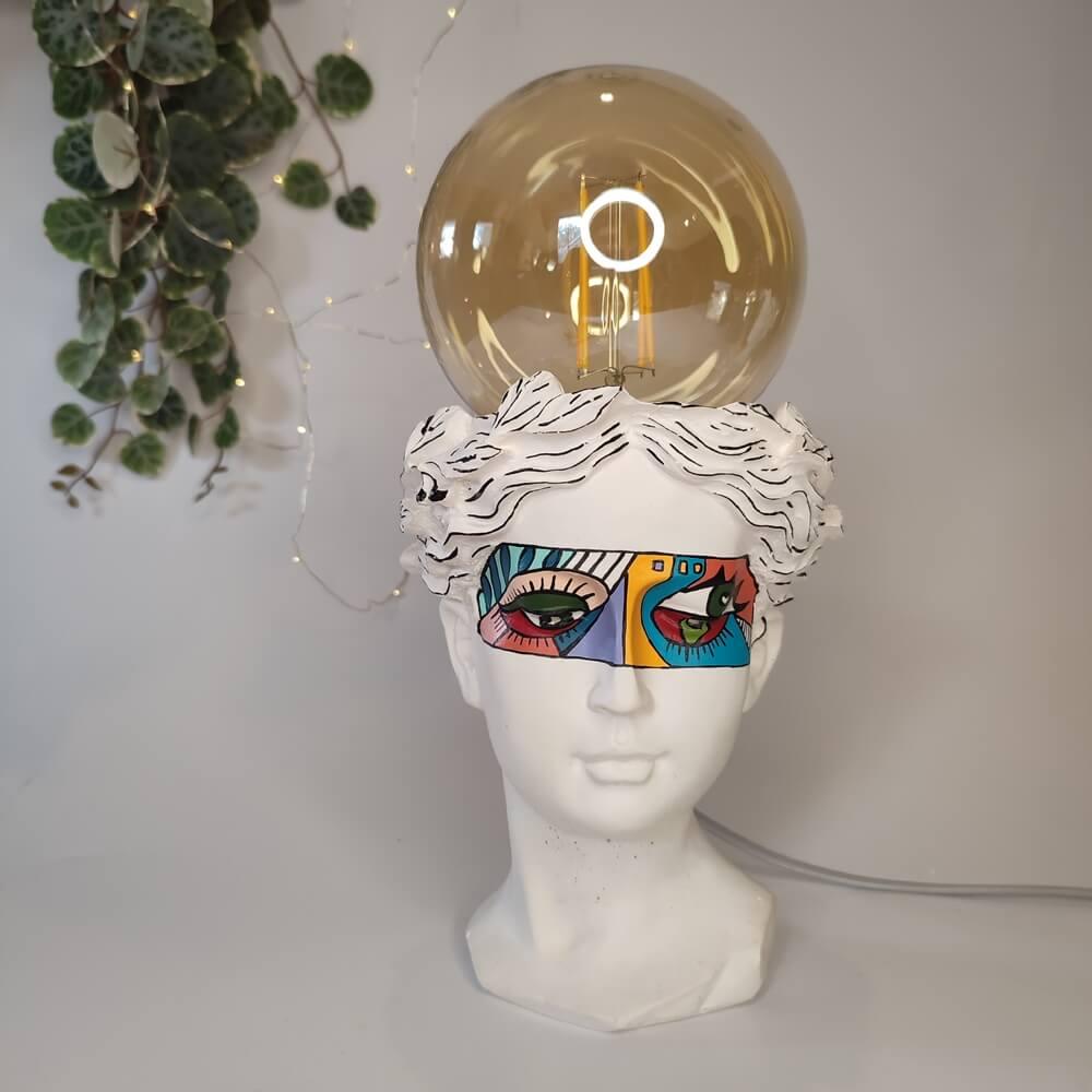 Beyaz Helen Büst Aydınlatma