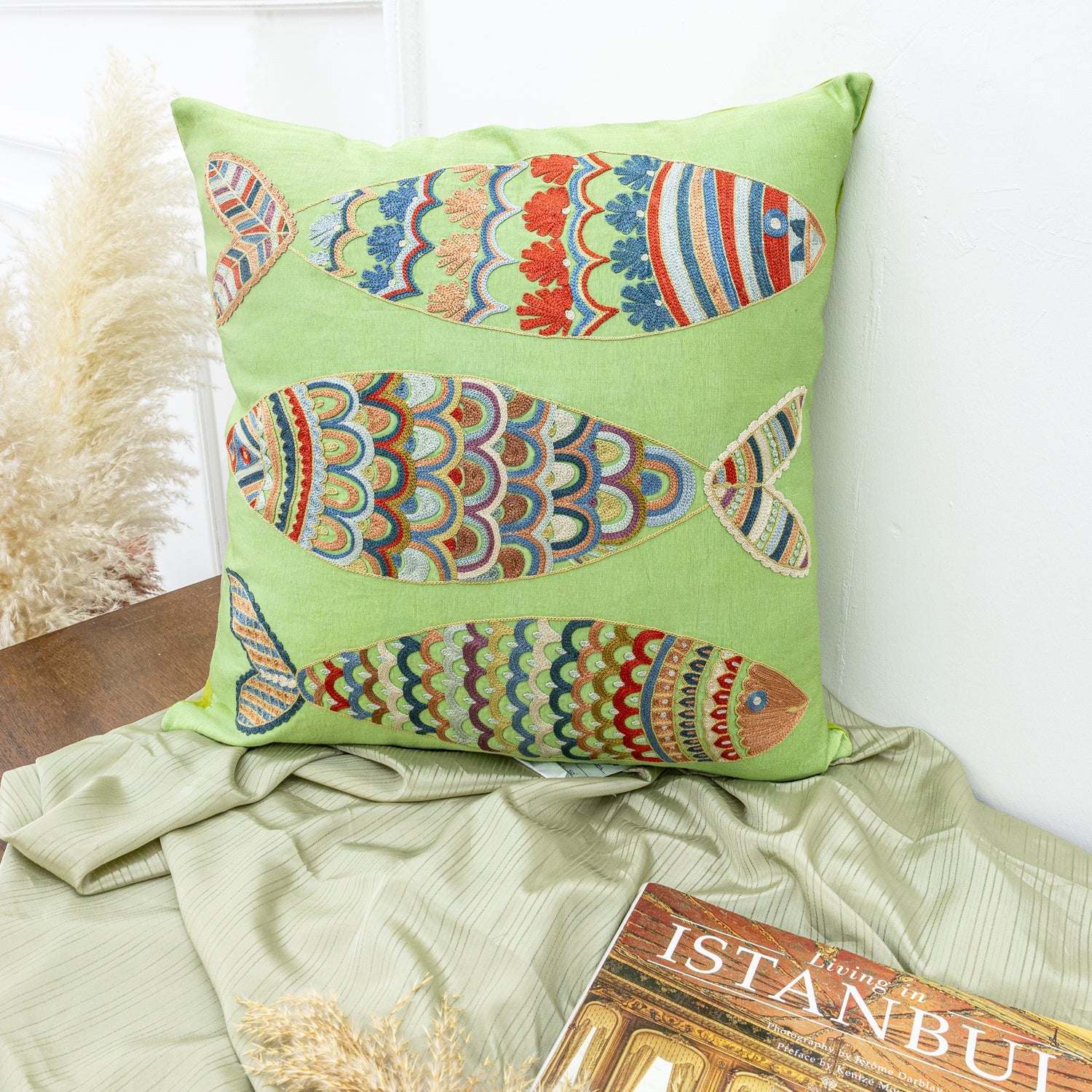 Blair Balık Desenli İpek Kırlent 50X50 Cm