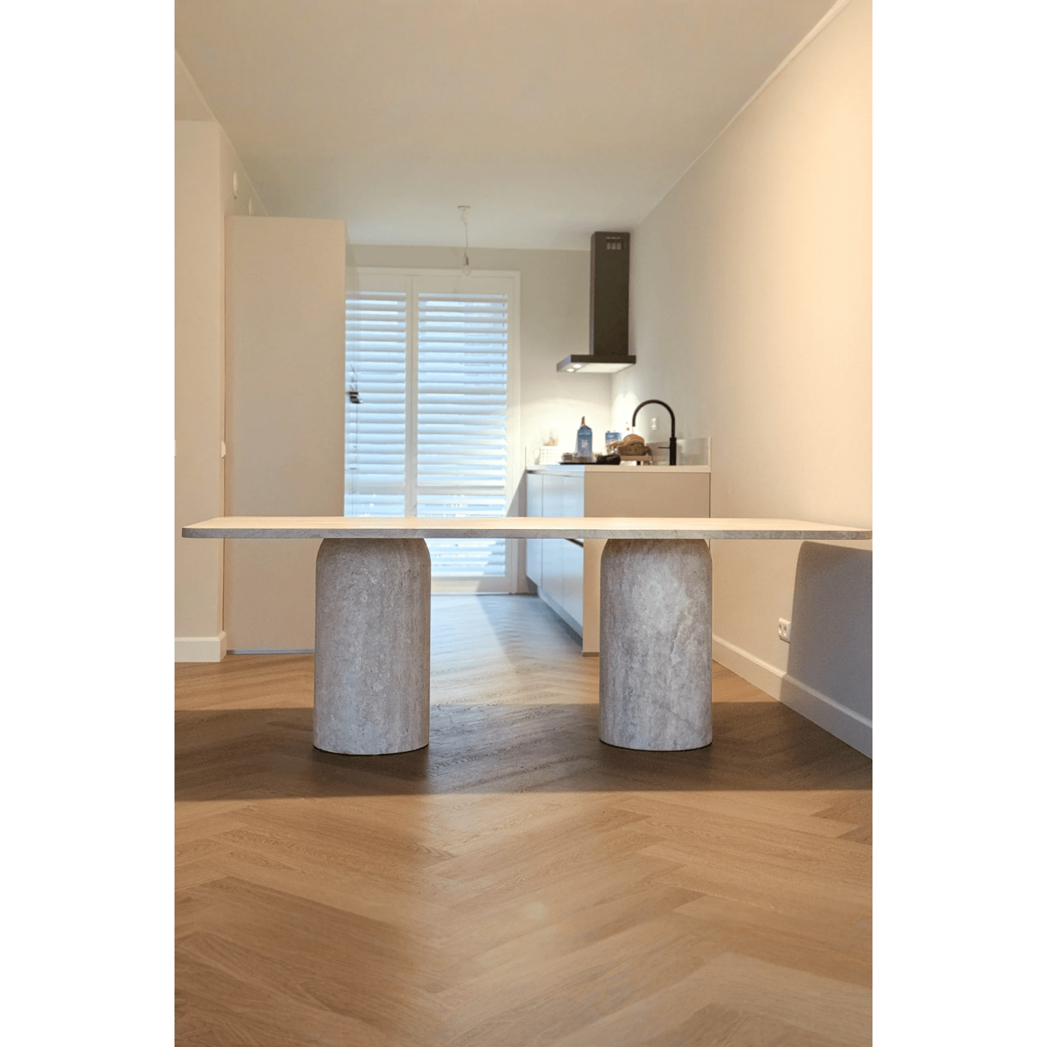 Calandha -Traverten 2 Mermi Ayaklı Yemek Masası