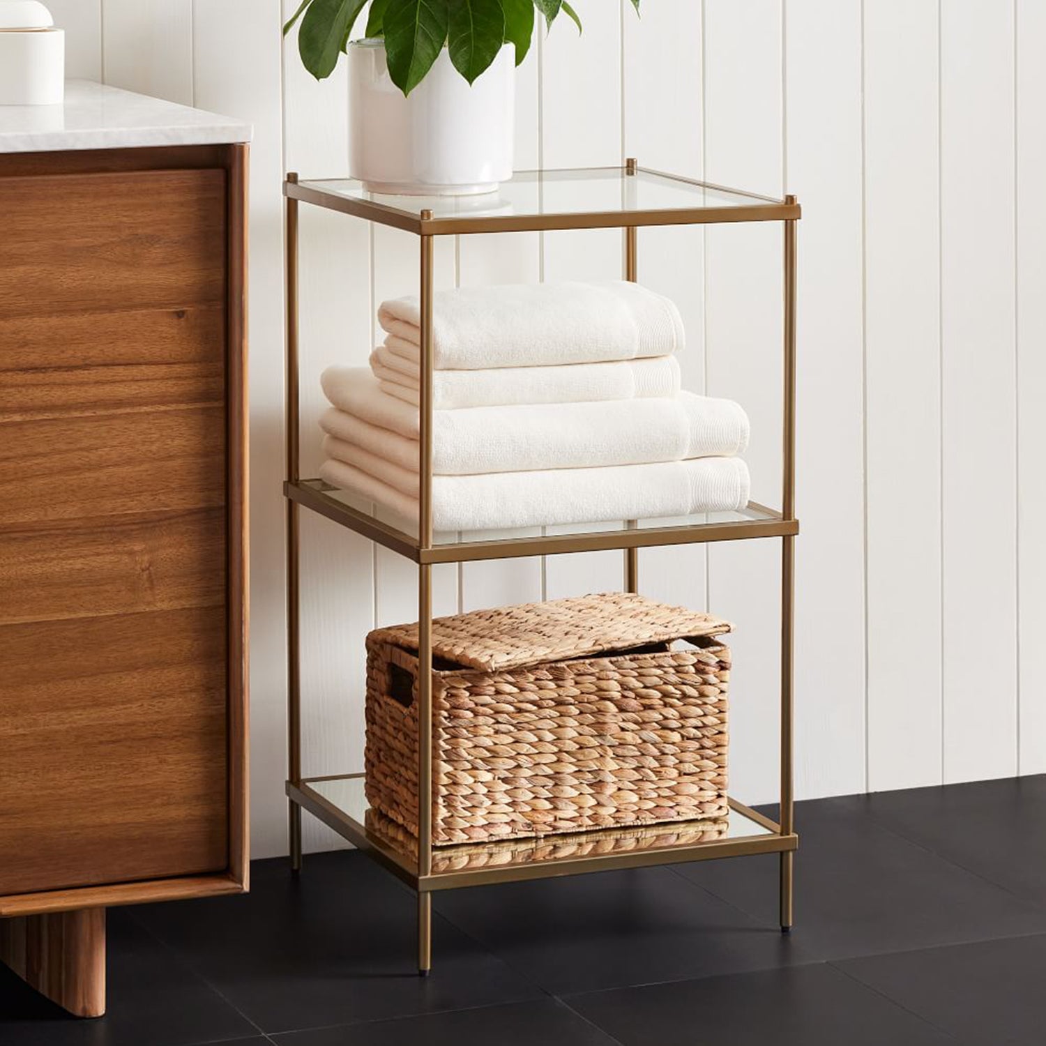 Castle Gold Metal Vitrin