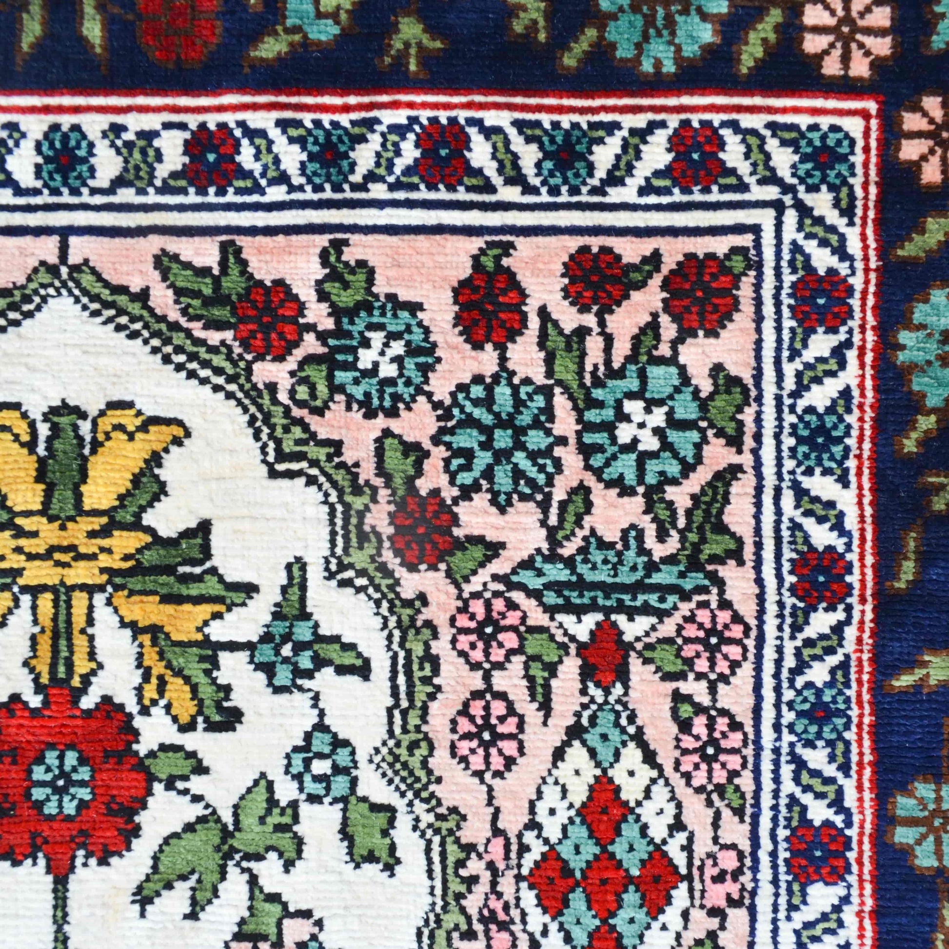 Çeşmi Bülbül Desenli Saf İpek El Dokuma Duvar Halısı (45x78 Cm)