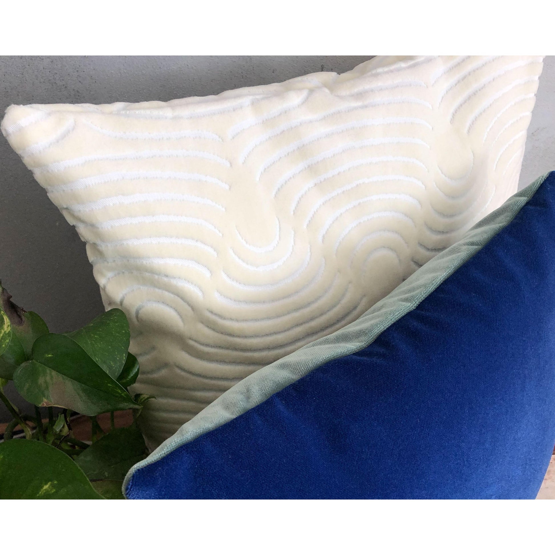 Çift Renkli Mavi Kadife Yastık Kılıfı