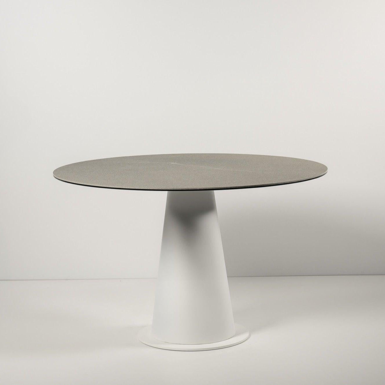 Cone One Yuvarlak Stone Porselen Masa
