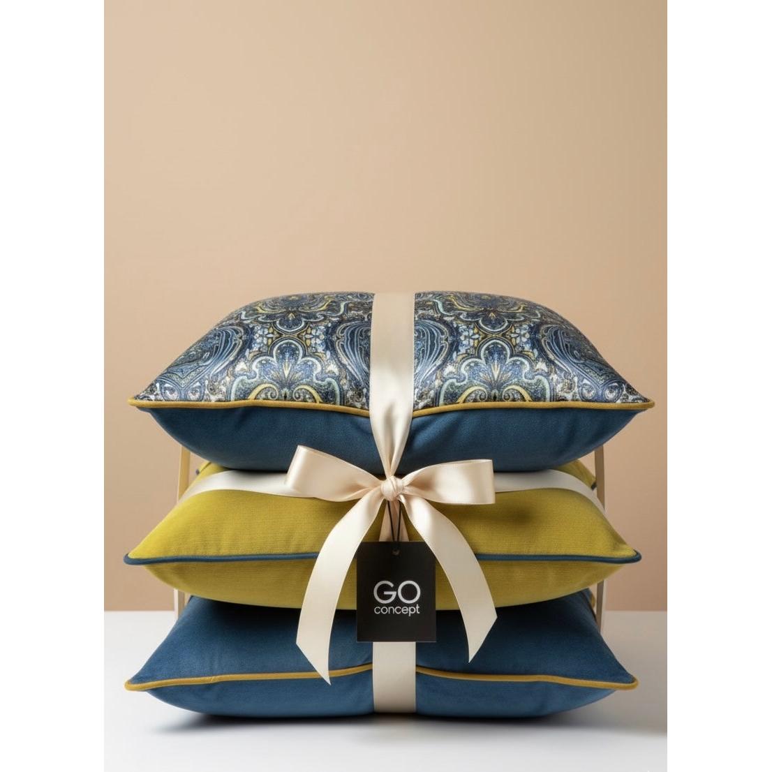 Core Parlak Kadife Desenli Kırlent Kılıfı