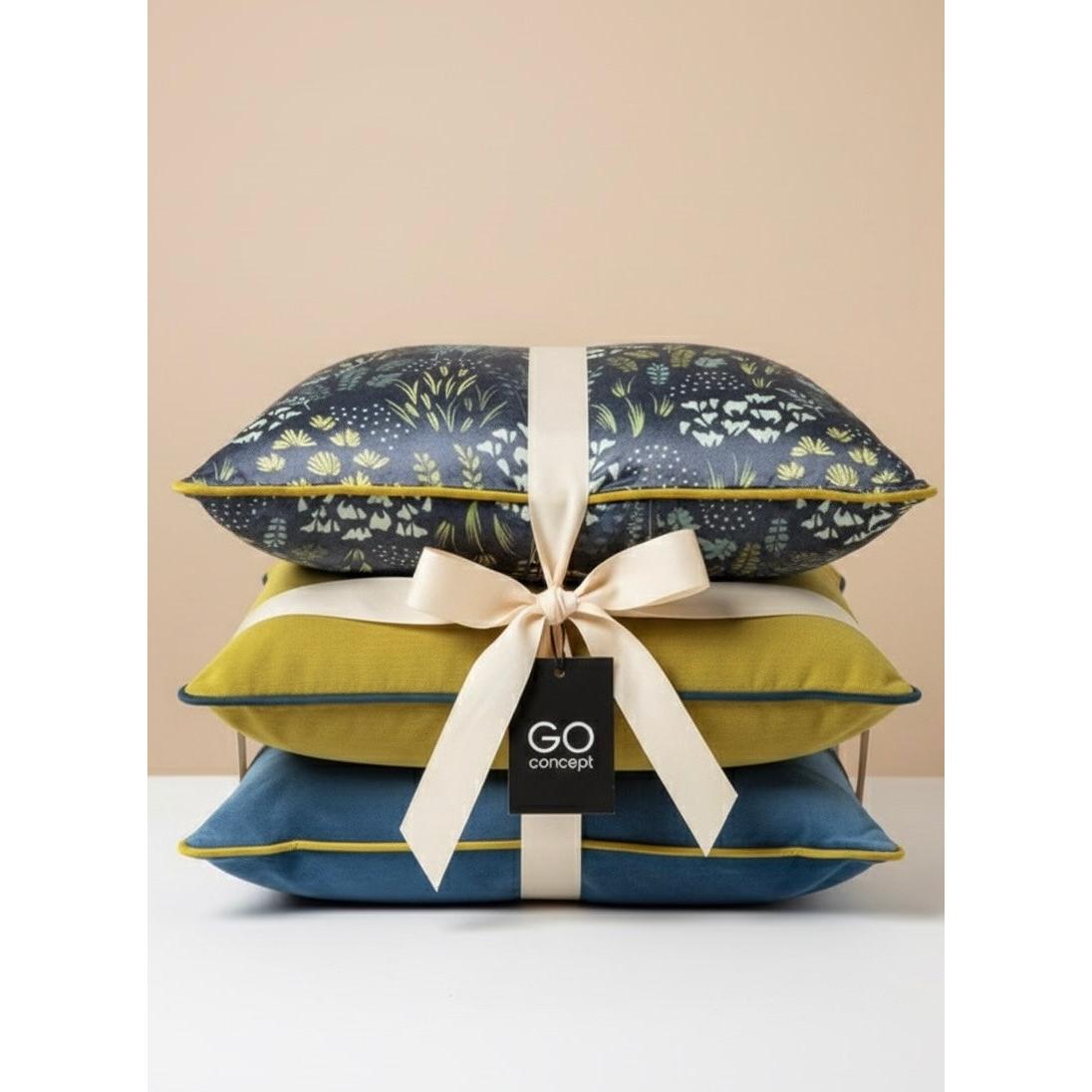 Core Parlak Kadife Desenli Kırlent Kılıfı