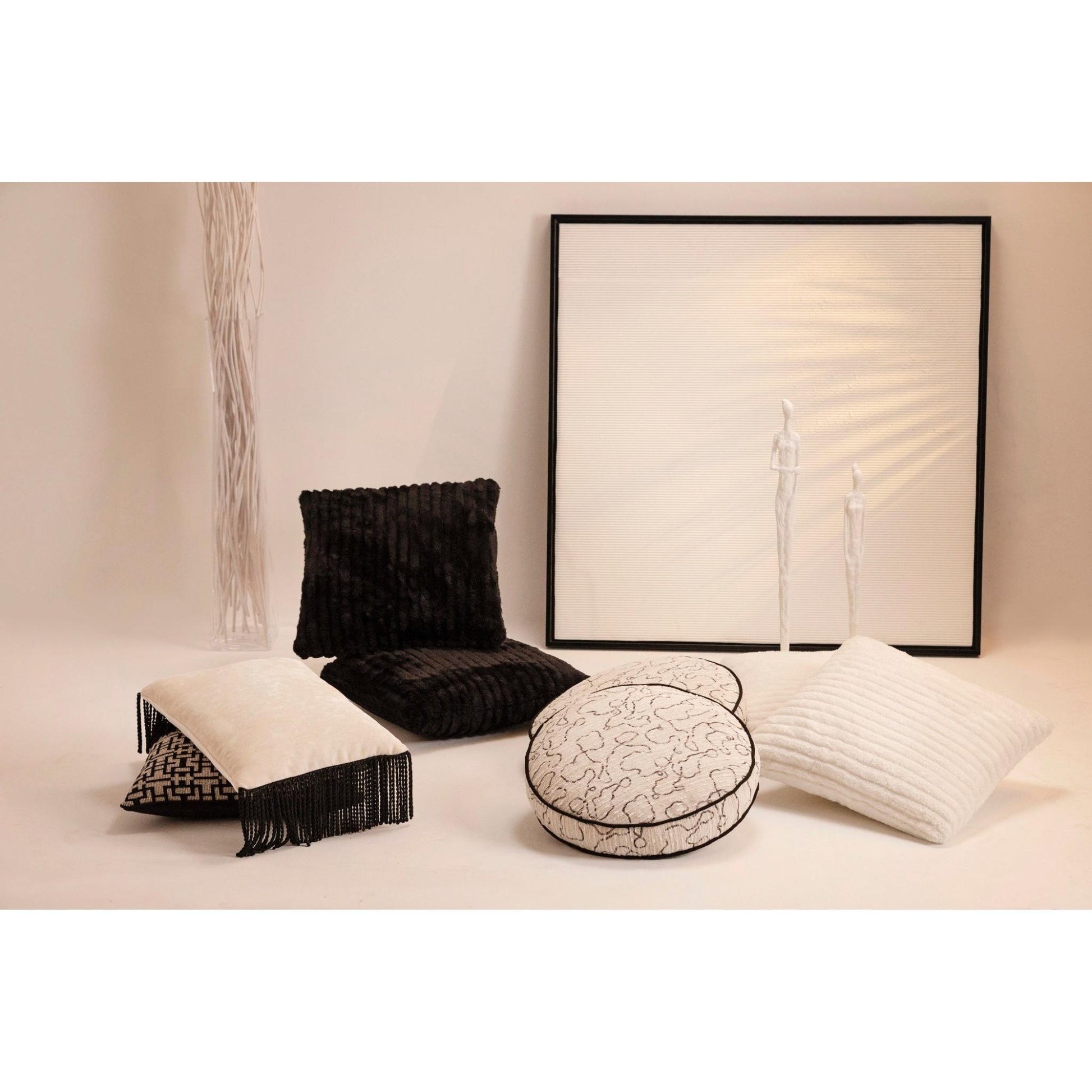 Dalga Desenli Siyah Beyaz Yuvarlak Şönil Kırlent