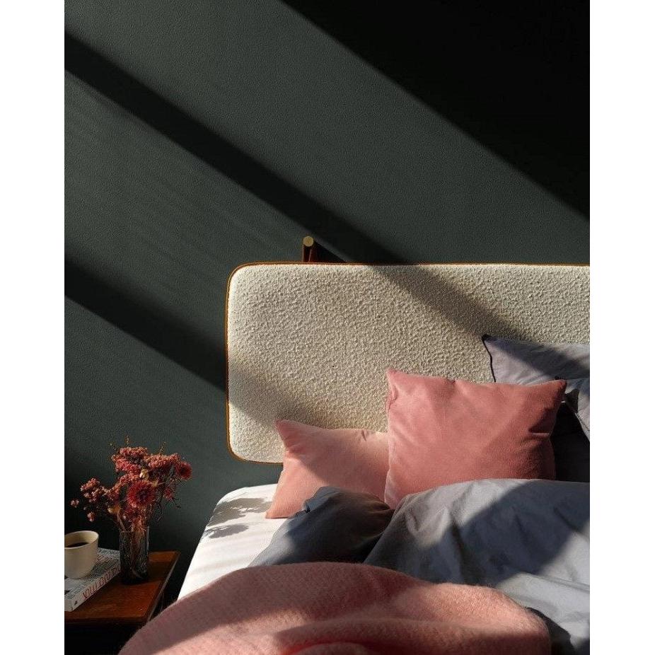 Deri Detaylı Yatak Başlığı