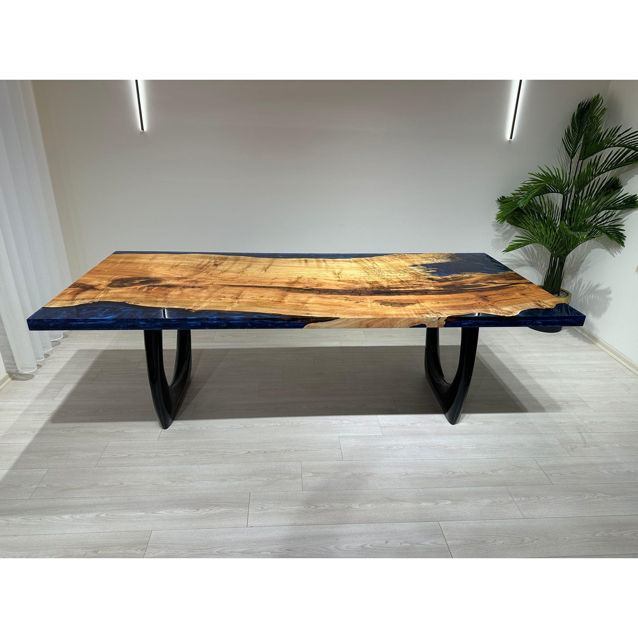 Dişbudak Ağacından Metalik Mavi Epoksi Yemek Masası