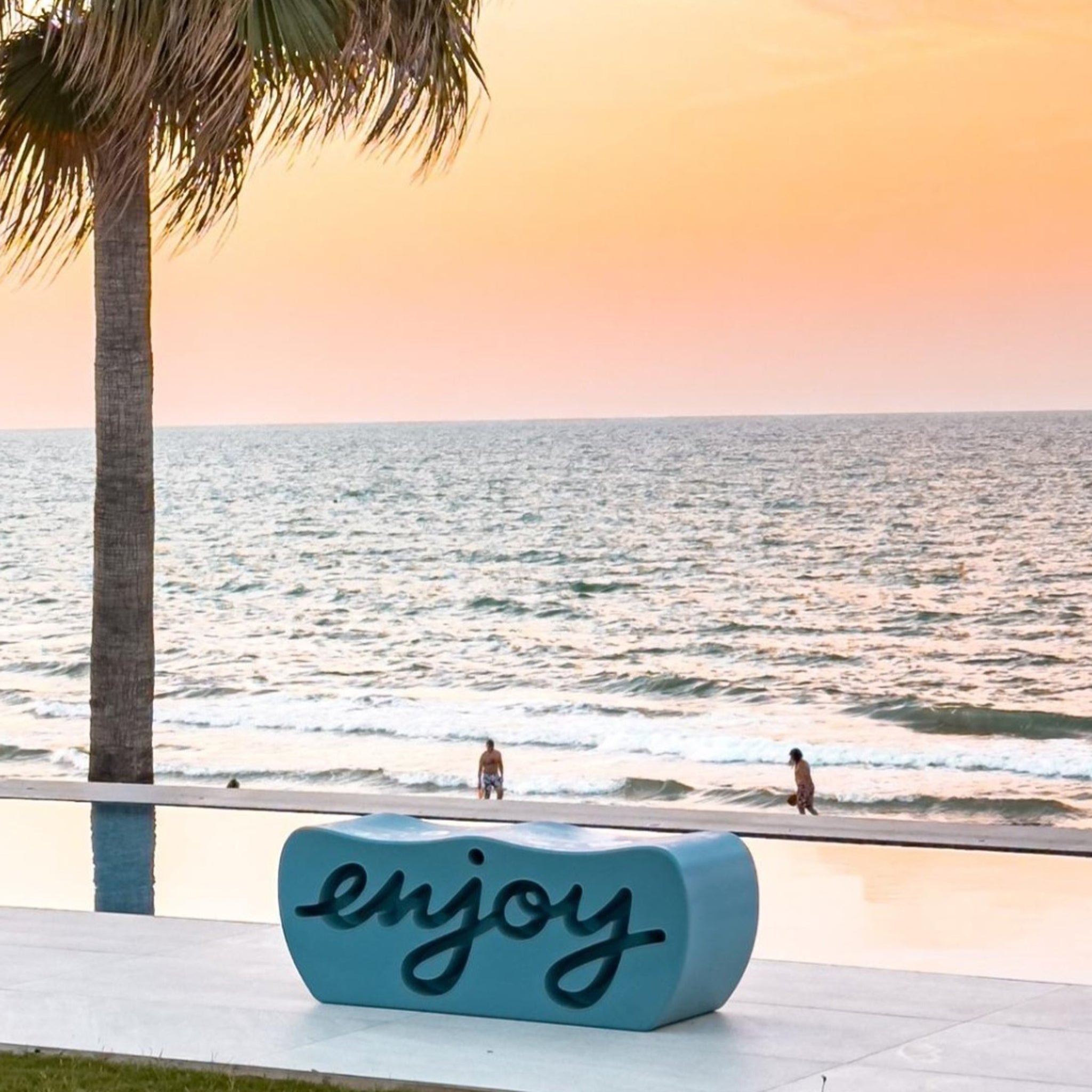 Enjoy Mavi Bench