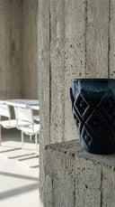 Geometrik Desenli Lacivert Form Saksı