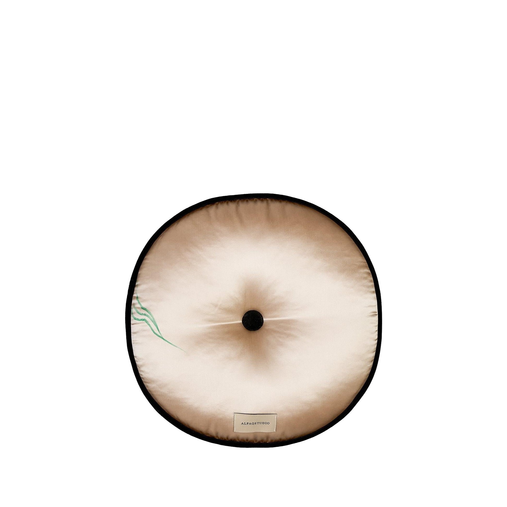 Gloriosa Çiçek Desenli Koyu Bej El Boyaması İpek Kırlent