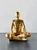 Gold Oturan Adam Heykel
