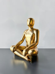 Gold Oturan Adam Heykel