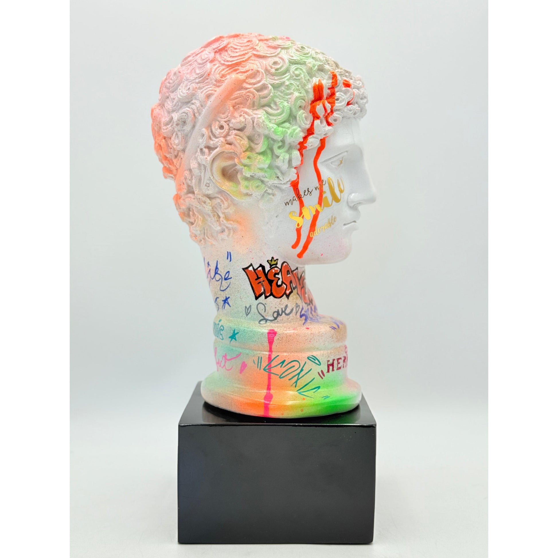 Hermes Büstü – Neon Graffiti Ve Gold Detaylı Özel Tasarım