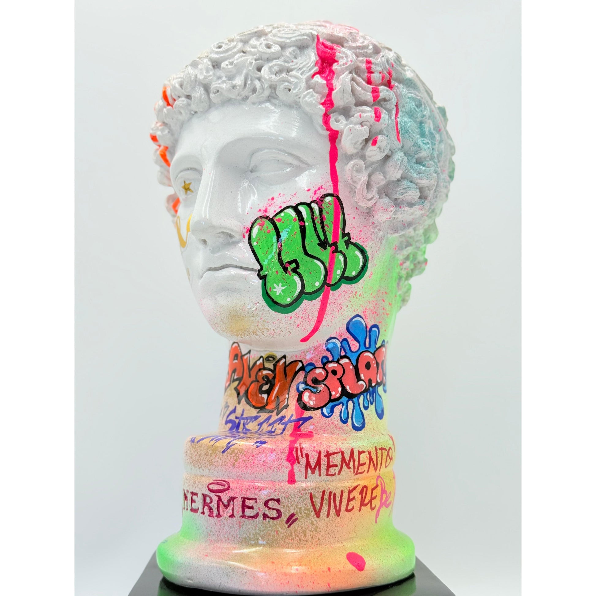 Hermes Büstü – Neon Graffiti Ve Gold Detaylı Özel Tasarım
