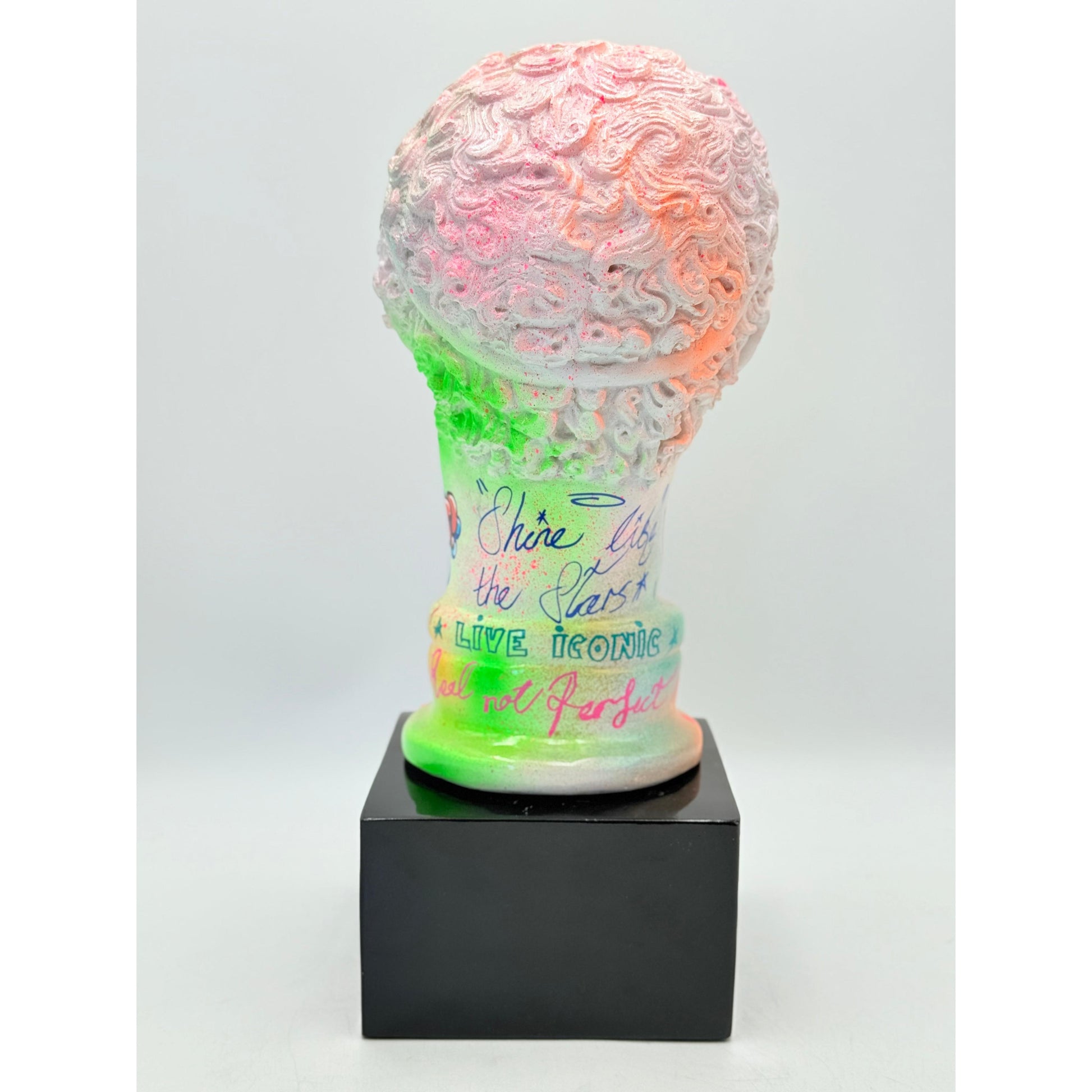 Hermes Büstü – Neon Graffiti Ve Gold Detaylı Özel Tasarım