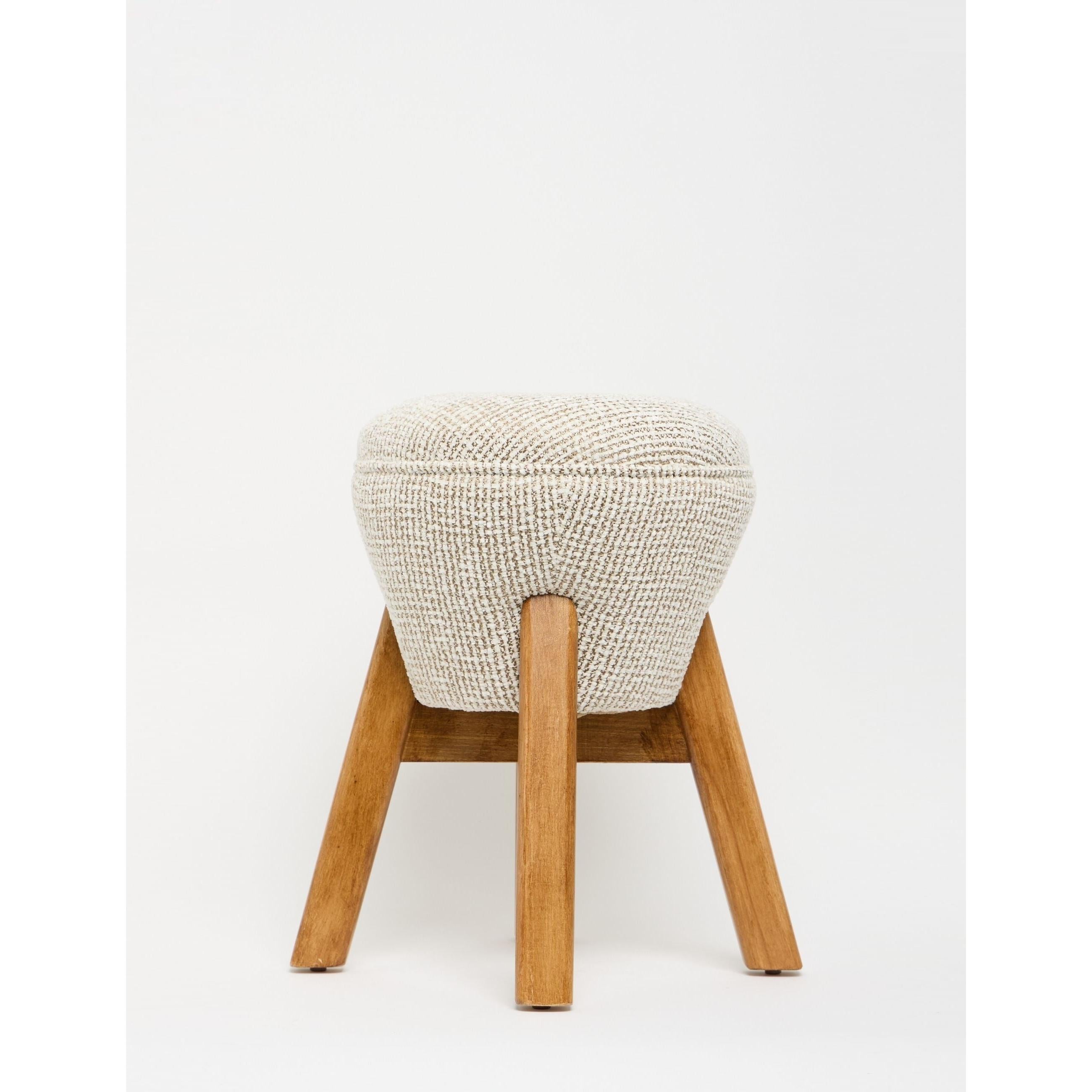 Hermod Ahşap Ayaklı Puf