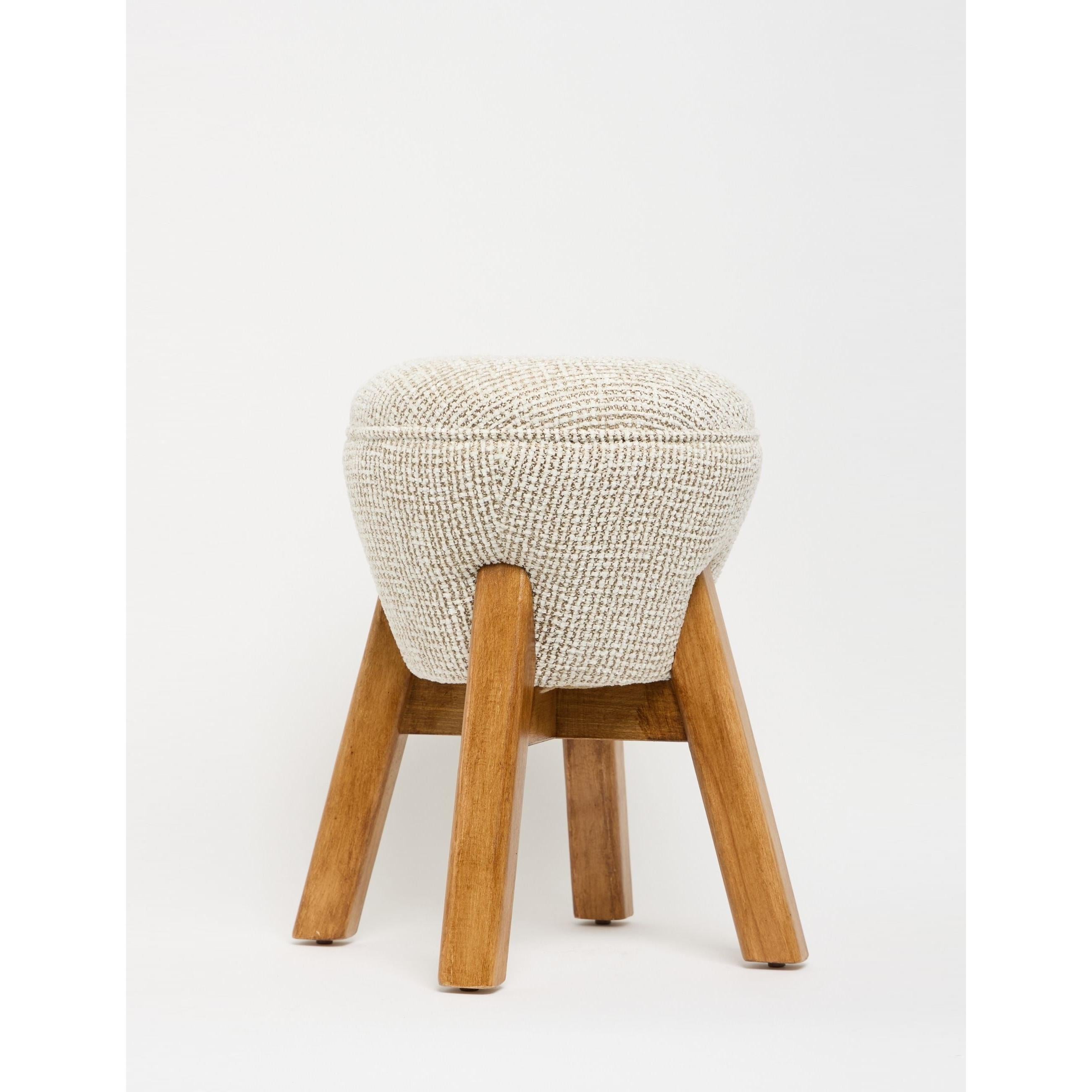 Hermod Ahşap Ayaklı Puf