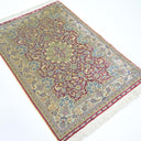 İpekten El Dokuma Bordo Renk Madalyonlu Model Kayseri Halısı 76x110 Cm