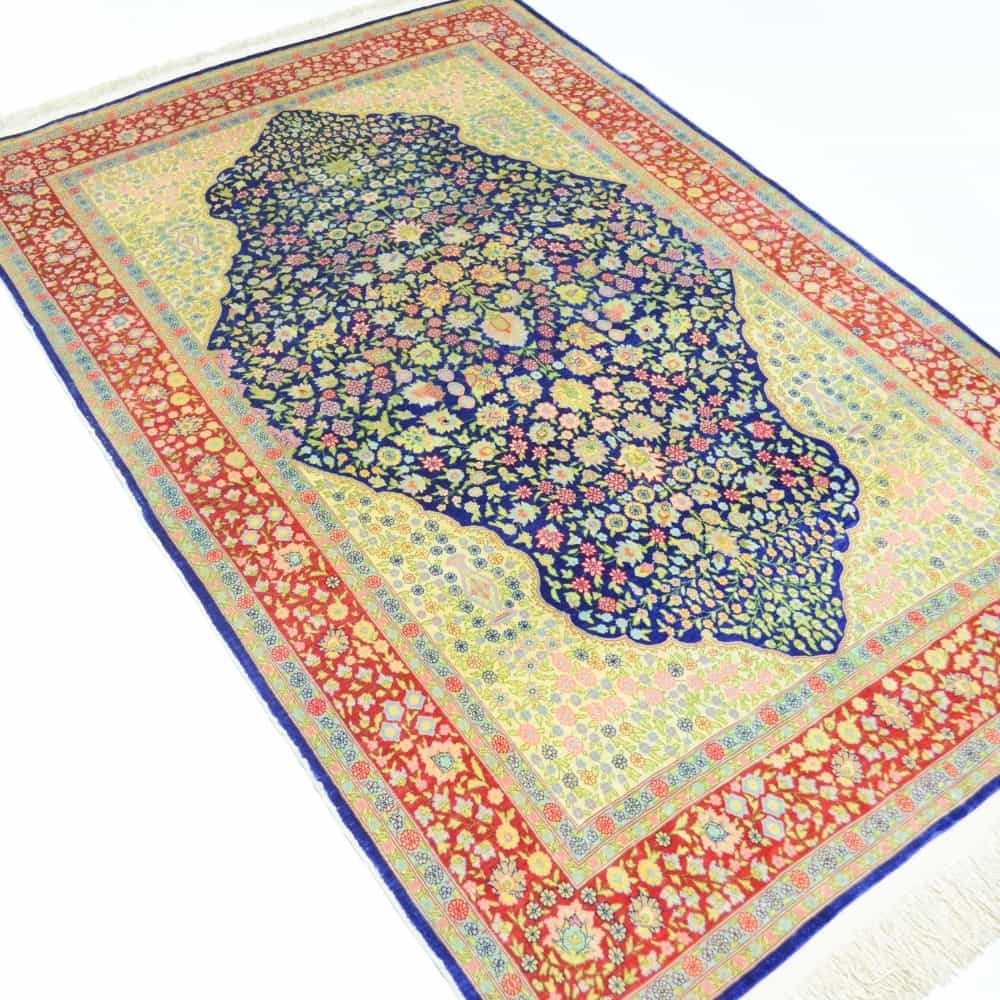 İpekten El Dokuma Çeşmi Bülbül Desenli Hereke Halısı 108x164 Cm